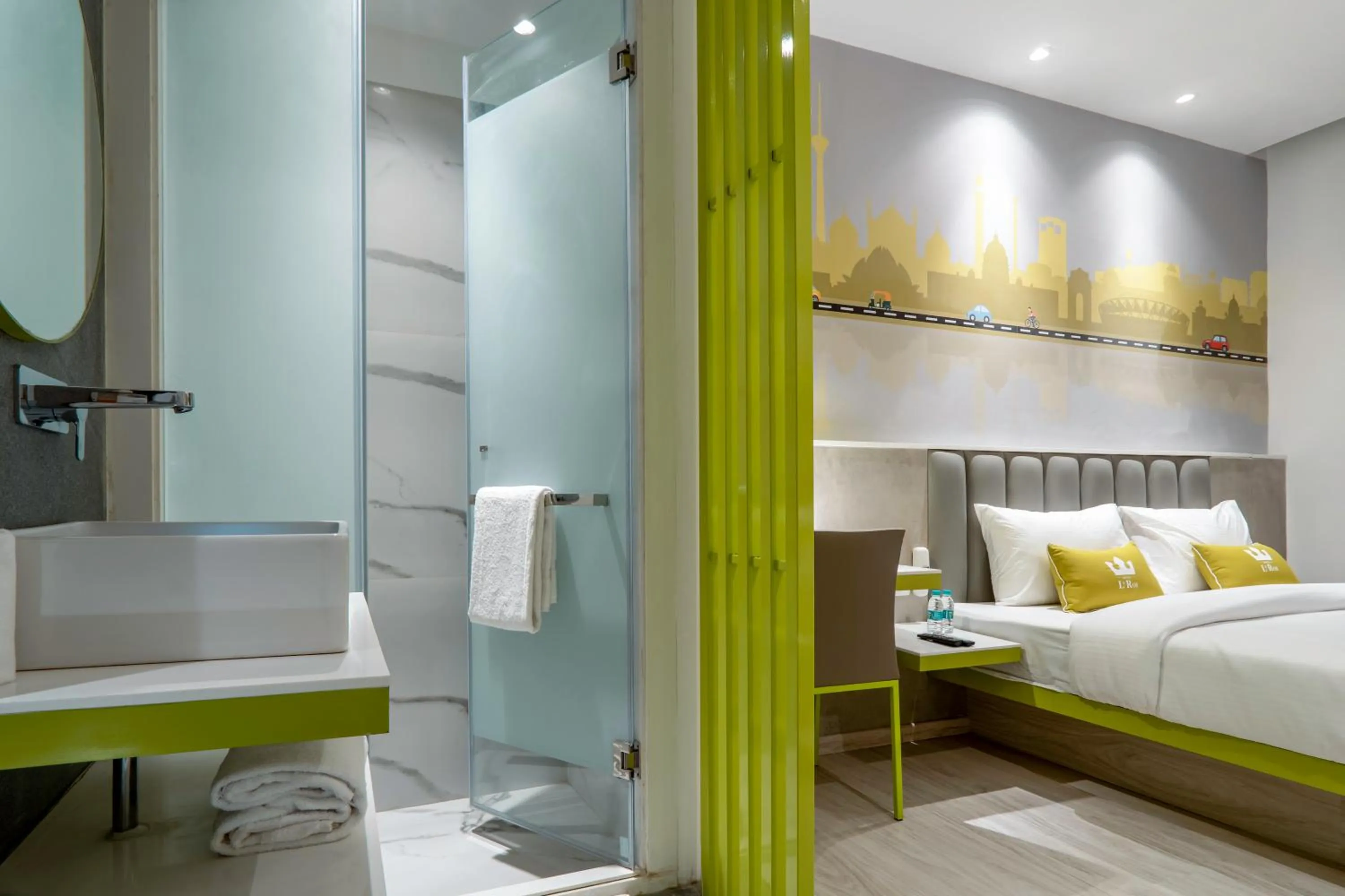 View (from property/room), Bed in Le ROI Express Paharganj