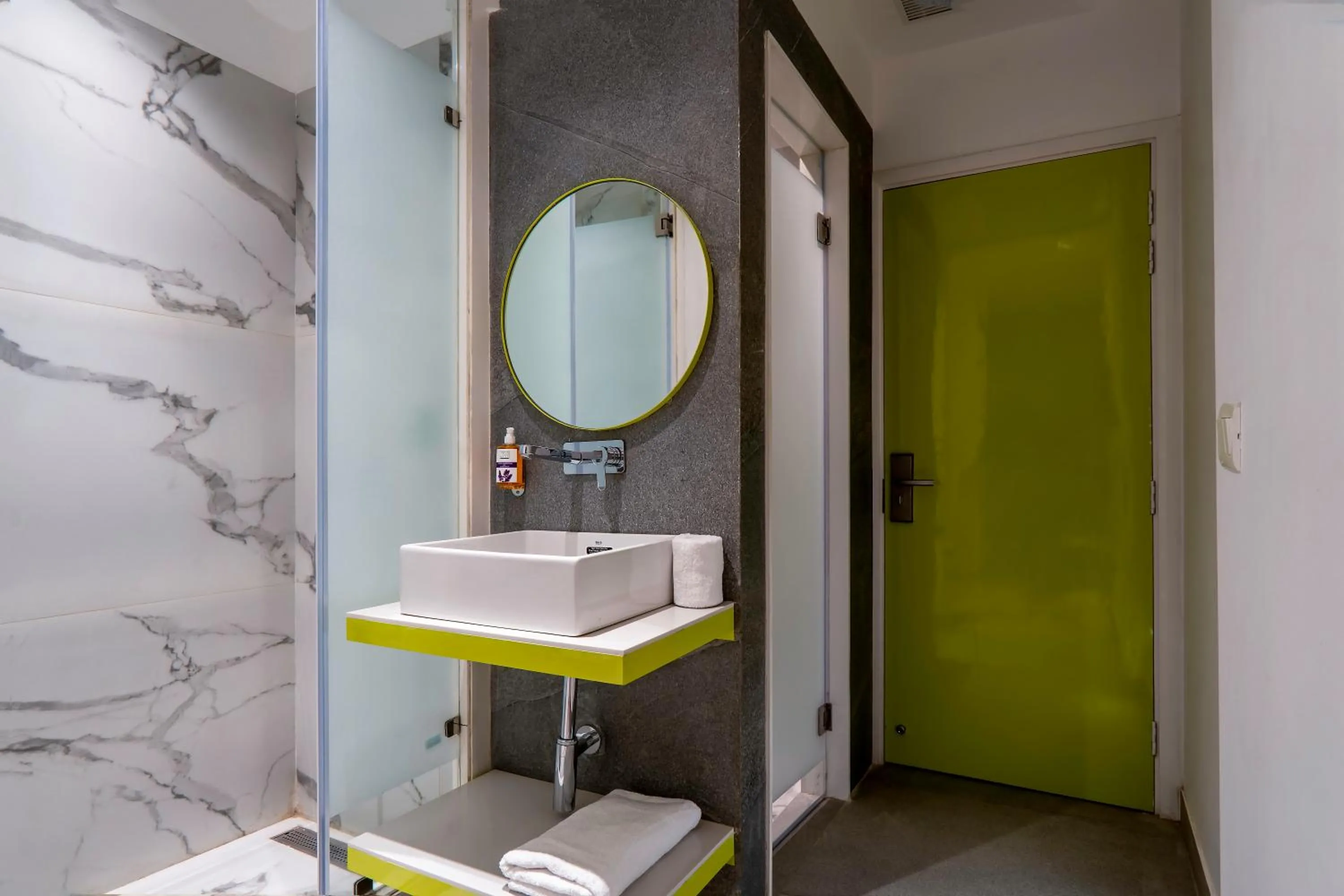 Bathroom in Le ROI Express Paharganj