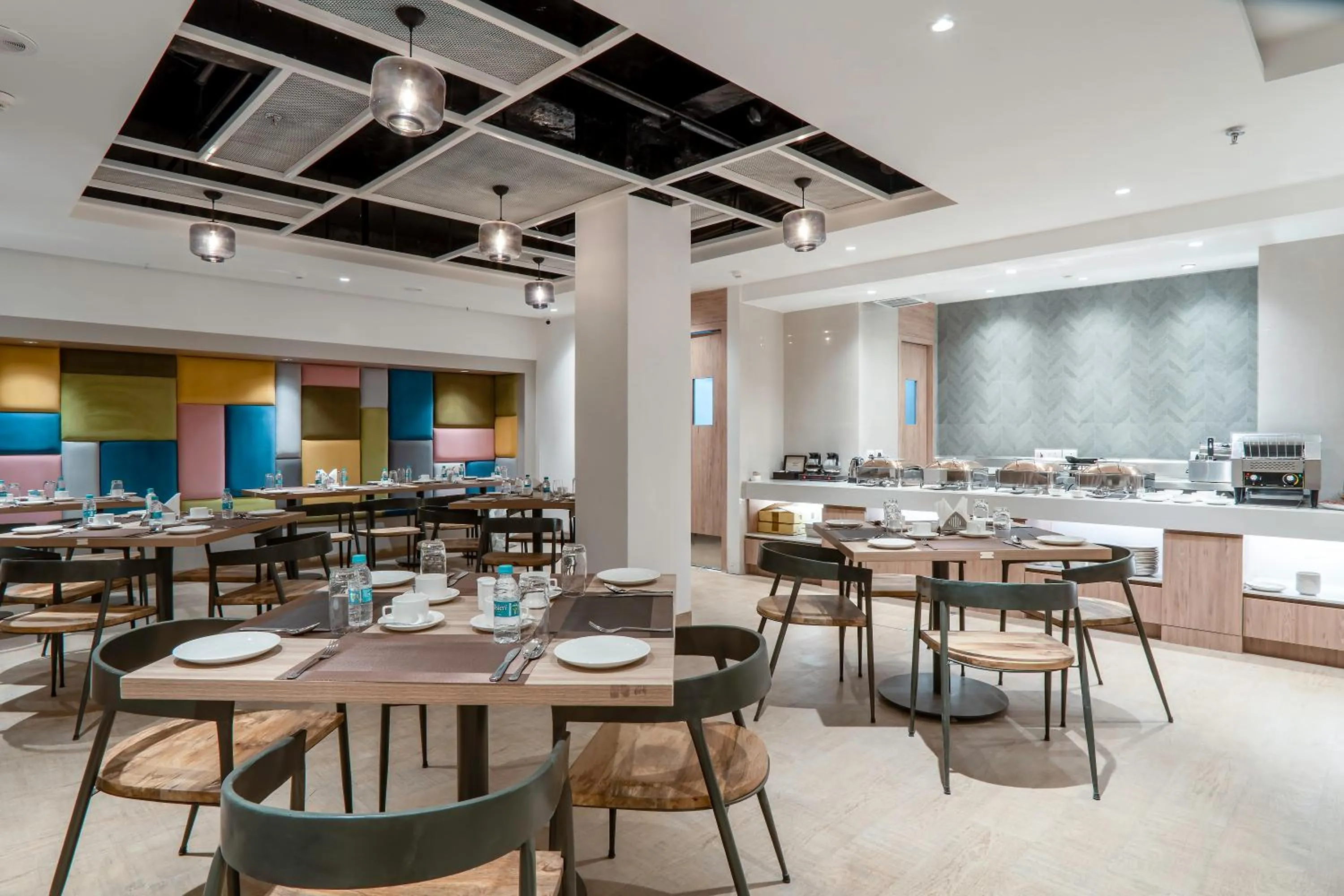 Restaurant/places to eat in Le ROI Express Paharganj