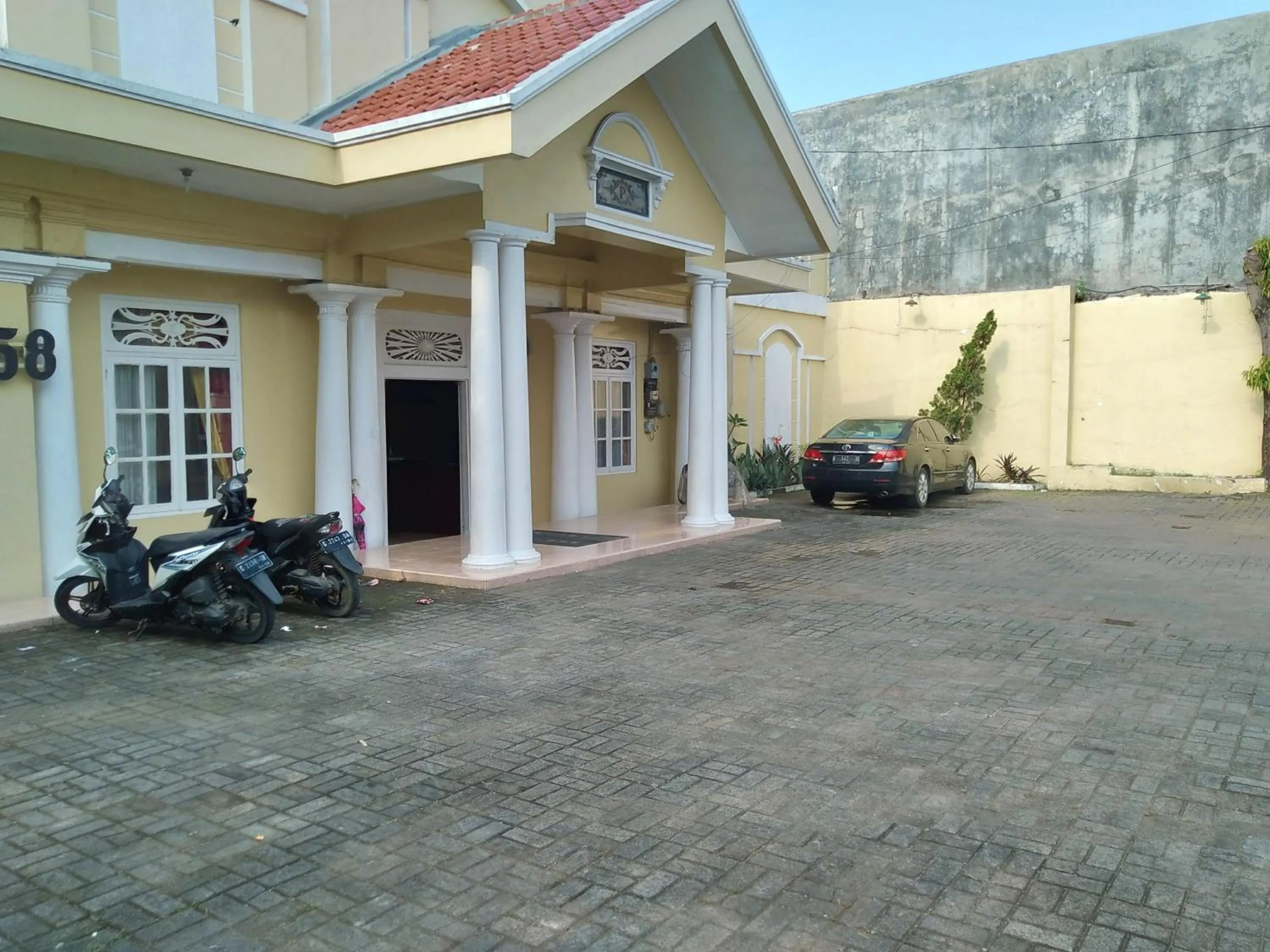 Property building in Hotel Pekalongan Syariah Mitra RedDoorz