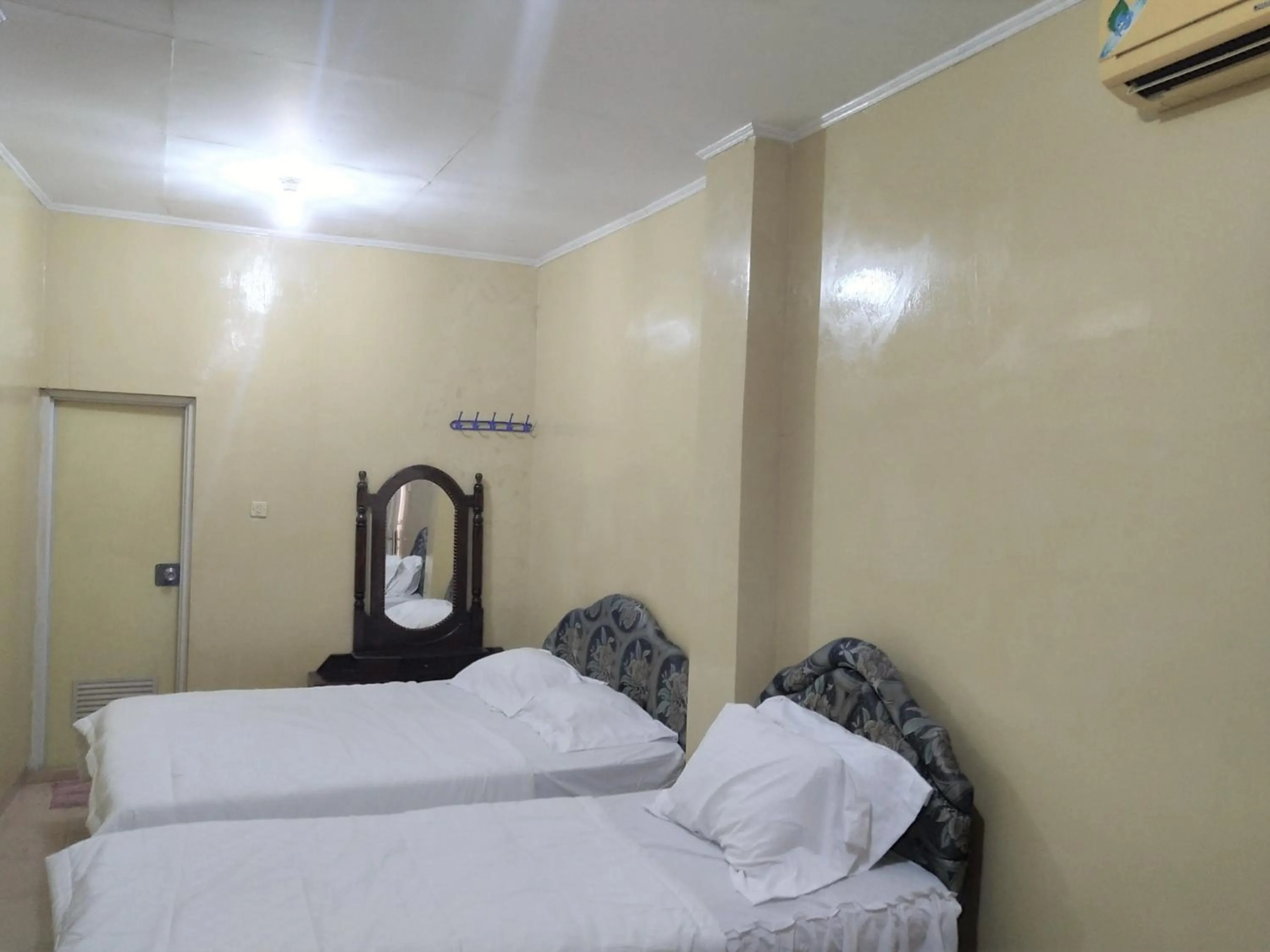 Bedroom, Bed in Hotel Pekalongan Syariah Mitra RedDoorz