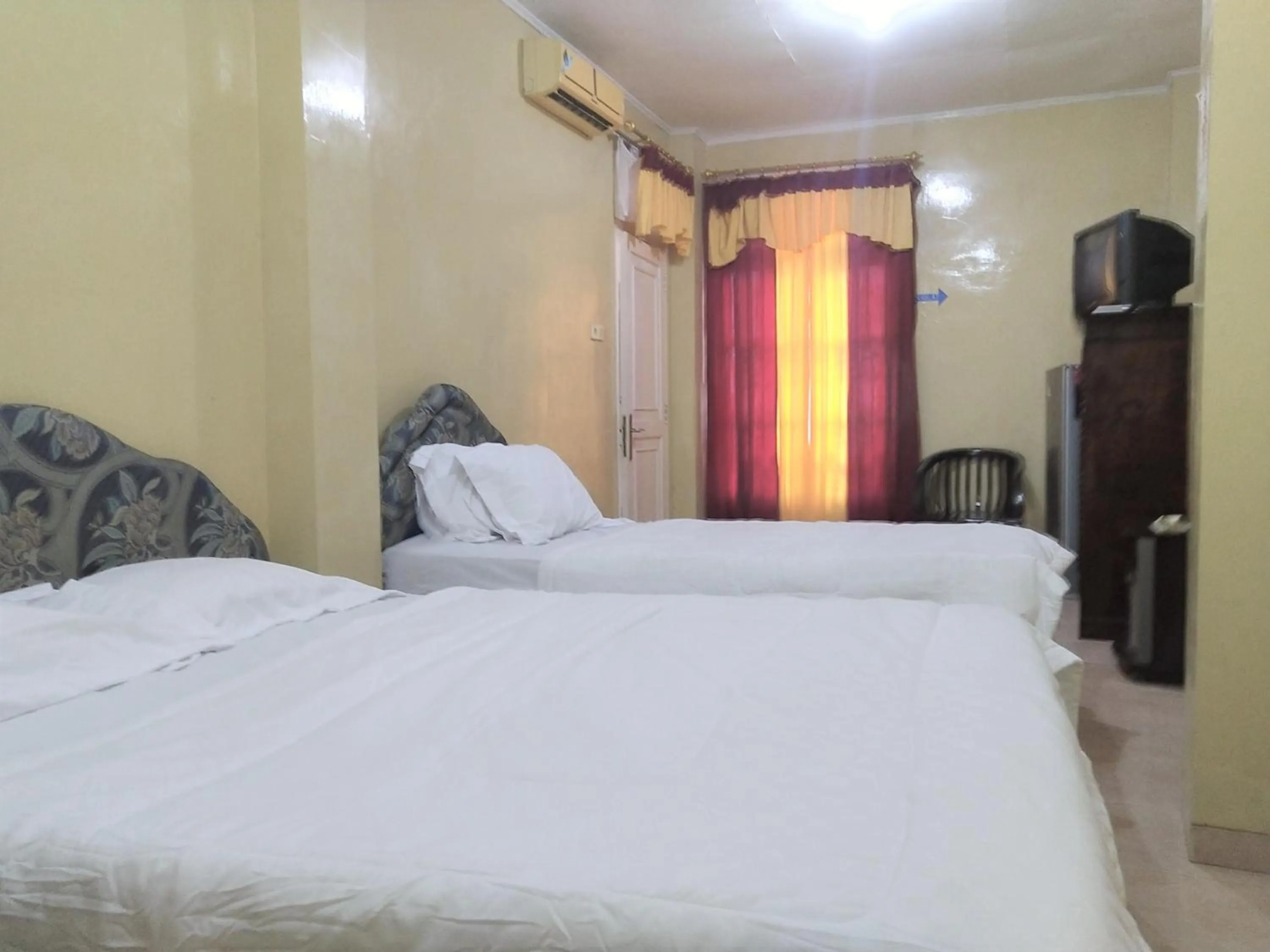Bedroom, Bed in Hotel Pekalongan Syariah Mitra RedDoorz