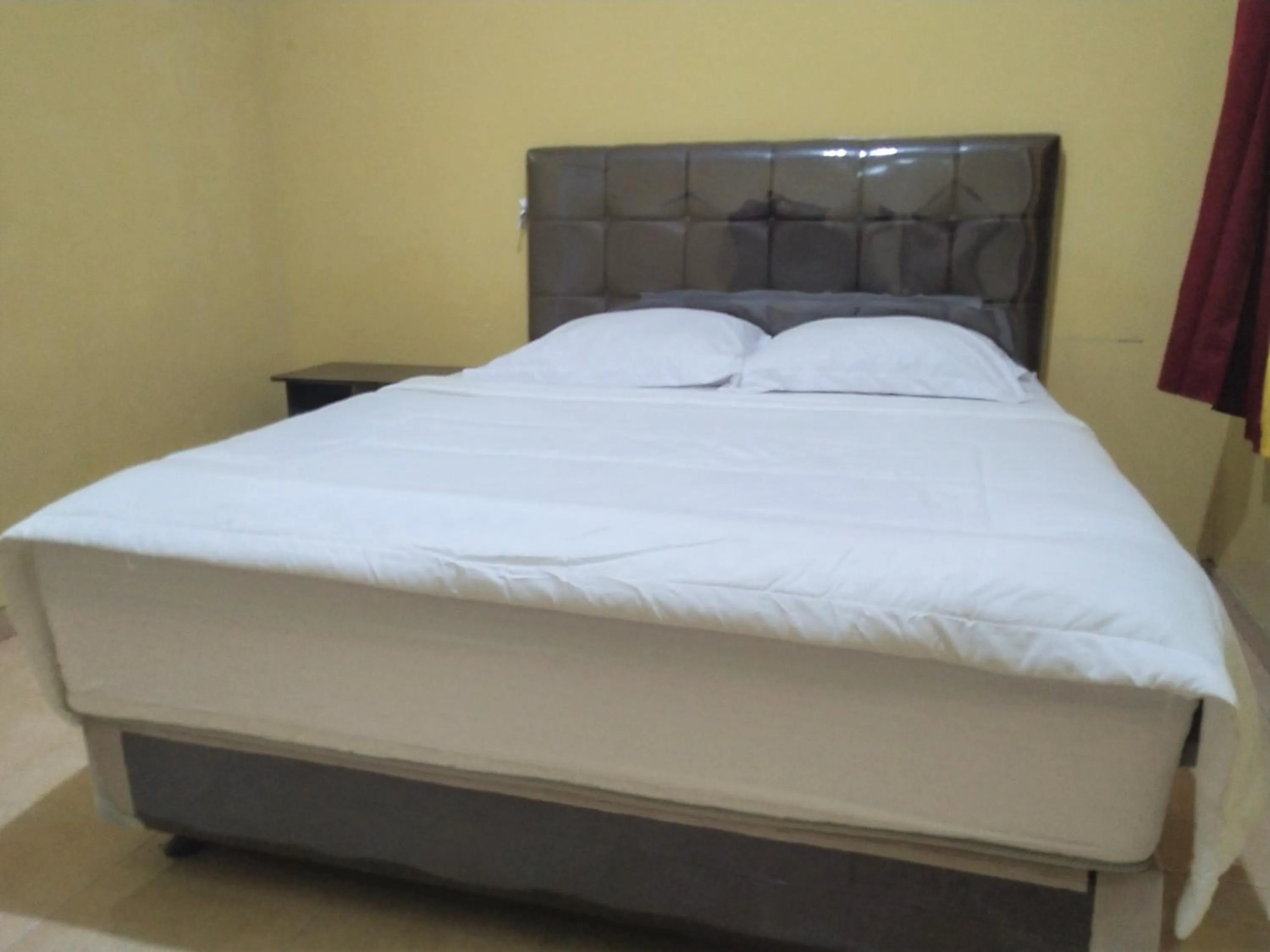 Bedroom, Bed in Hotel Pekalongan Syariah Mitra RedDoorz