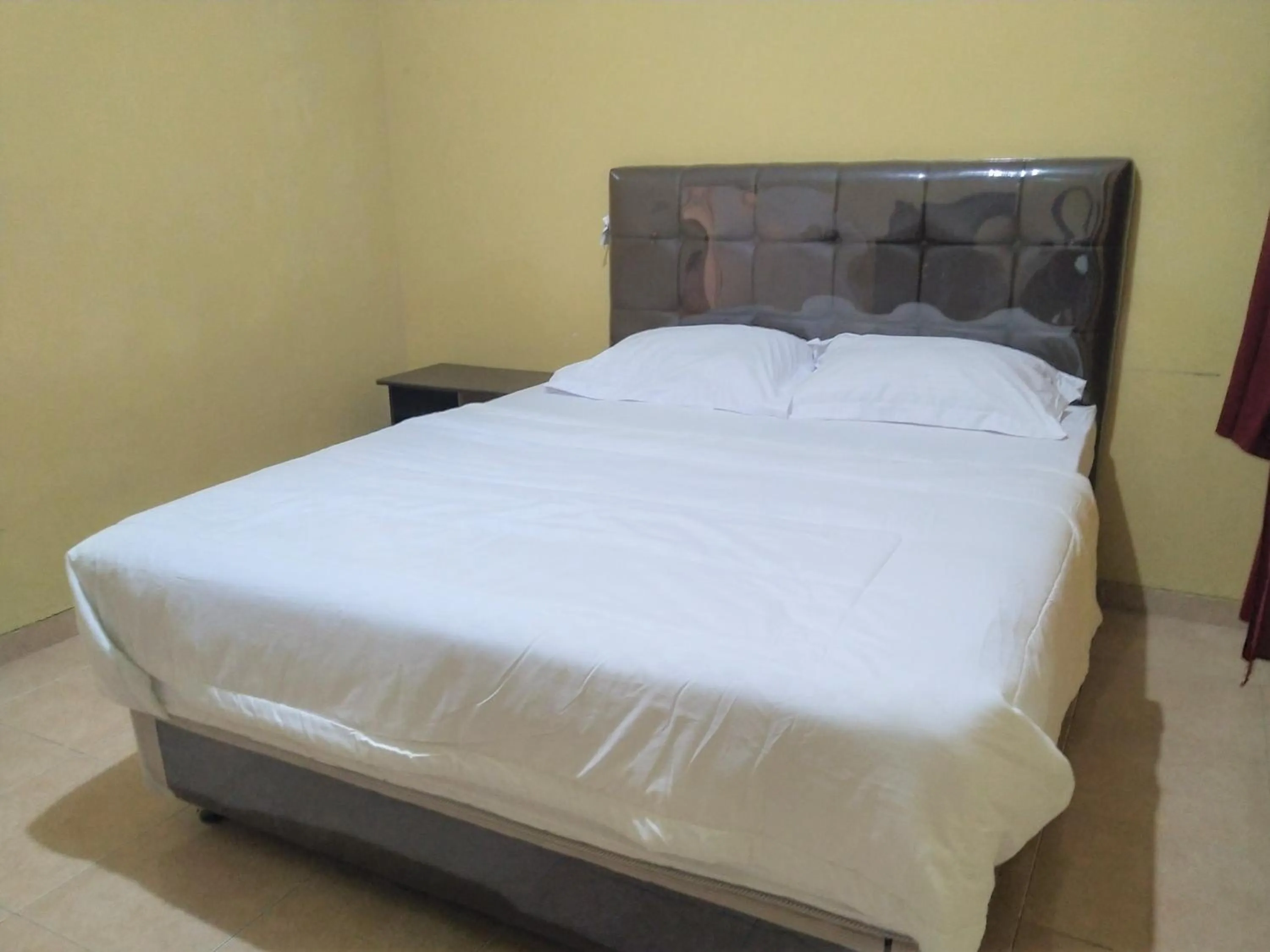 Bedroom, Bed in Hotel Pekalongan Syariah Mitra RedDoorz