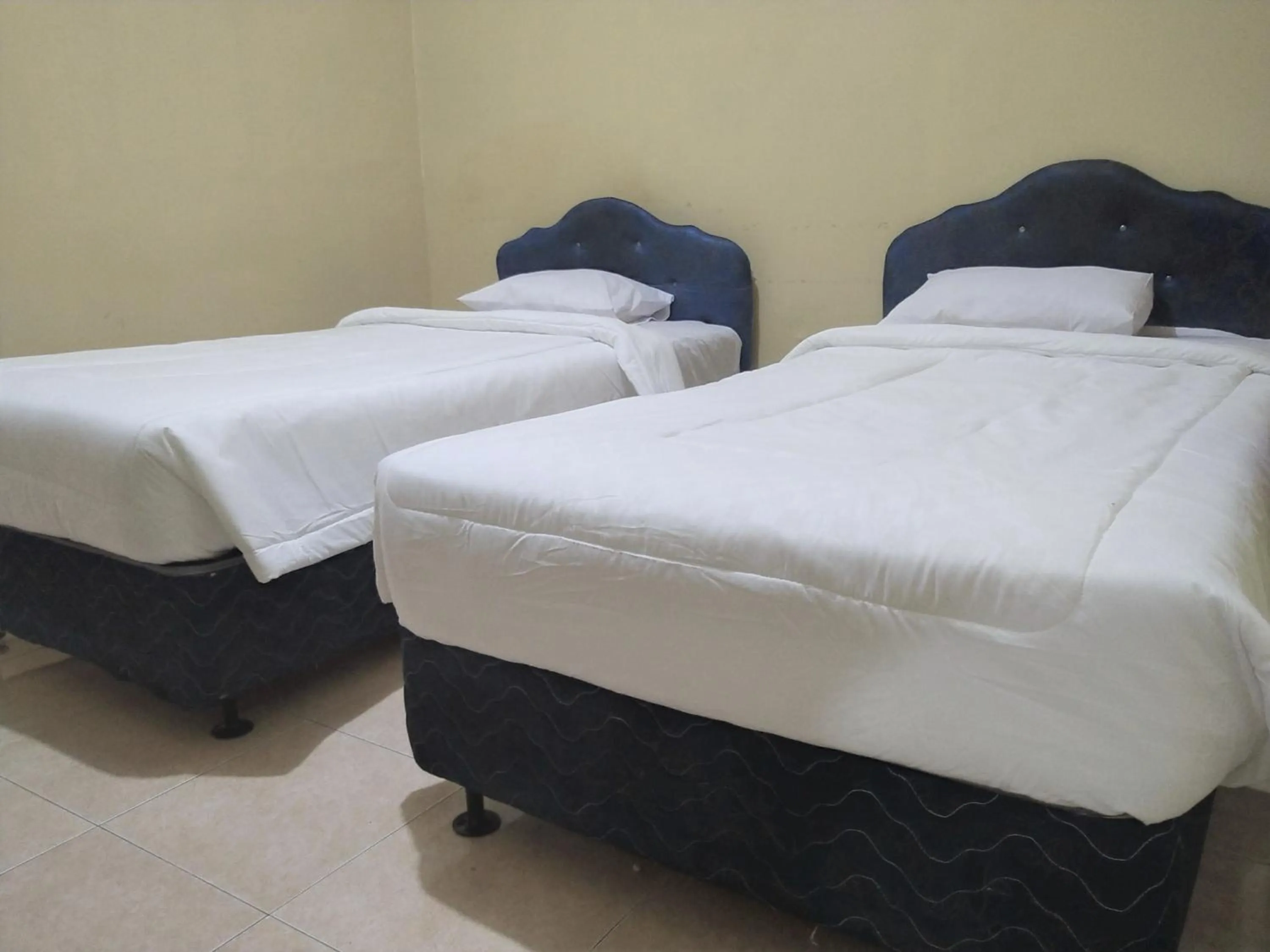 Bedroom, Bed in Hotel Pekalongan Syariah Mitra RedDoorz