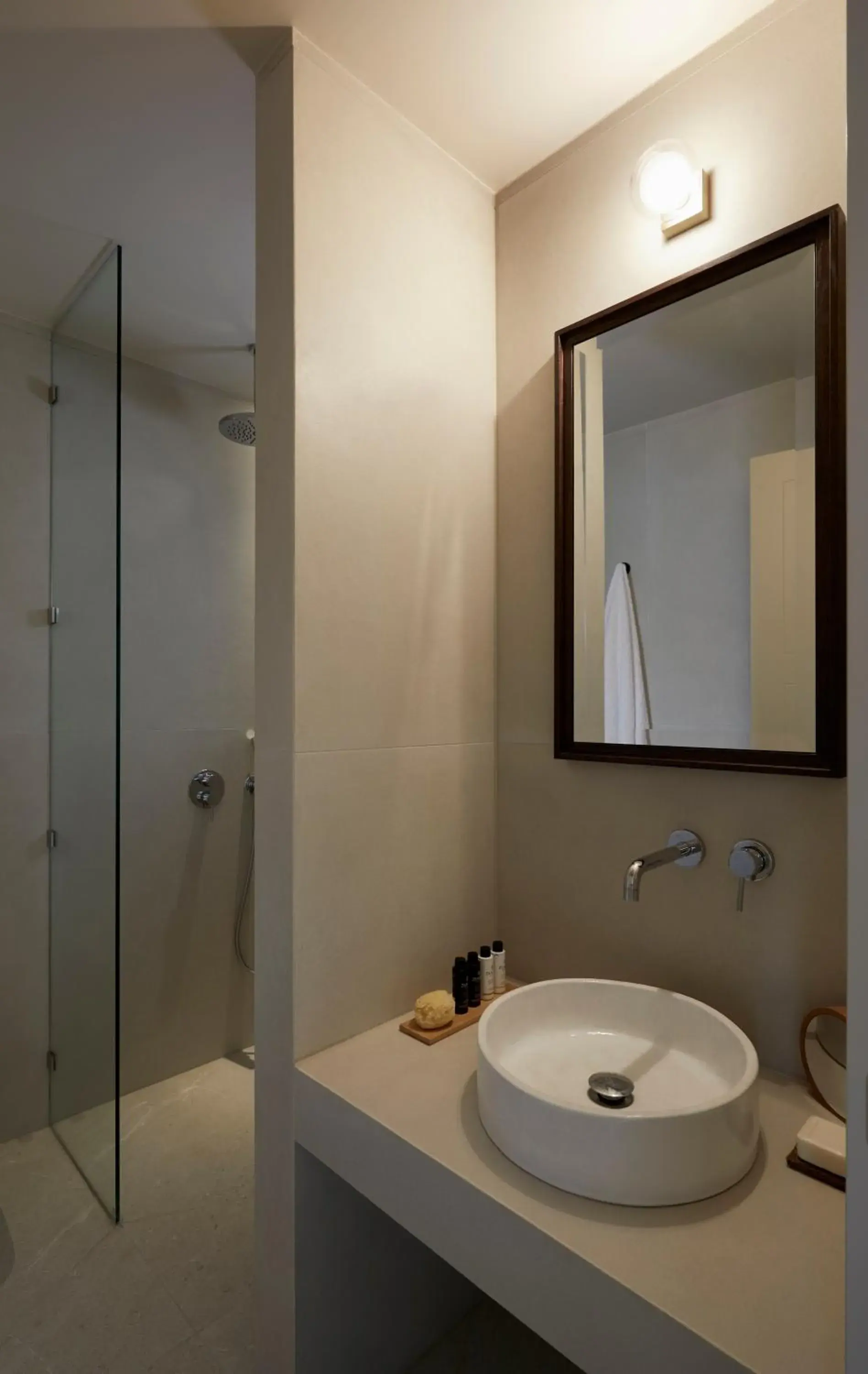 Deluxe Queen Room in The Storyteller Boutique House Deluxe Queen Room in The Storyteller Boutique House