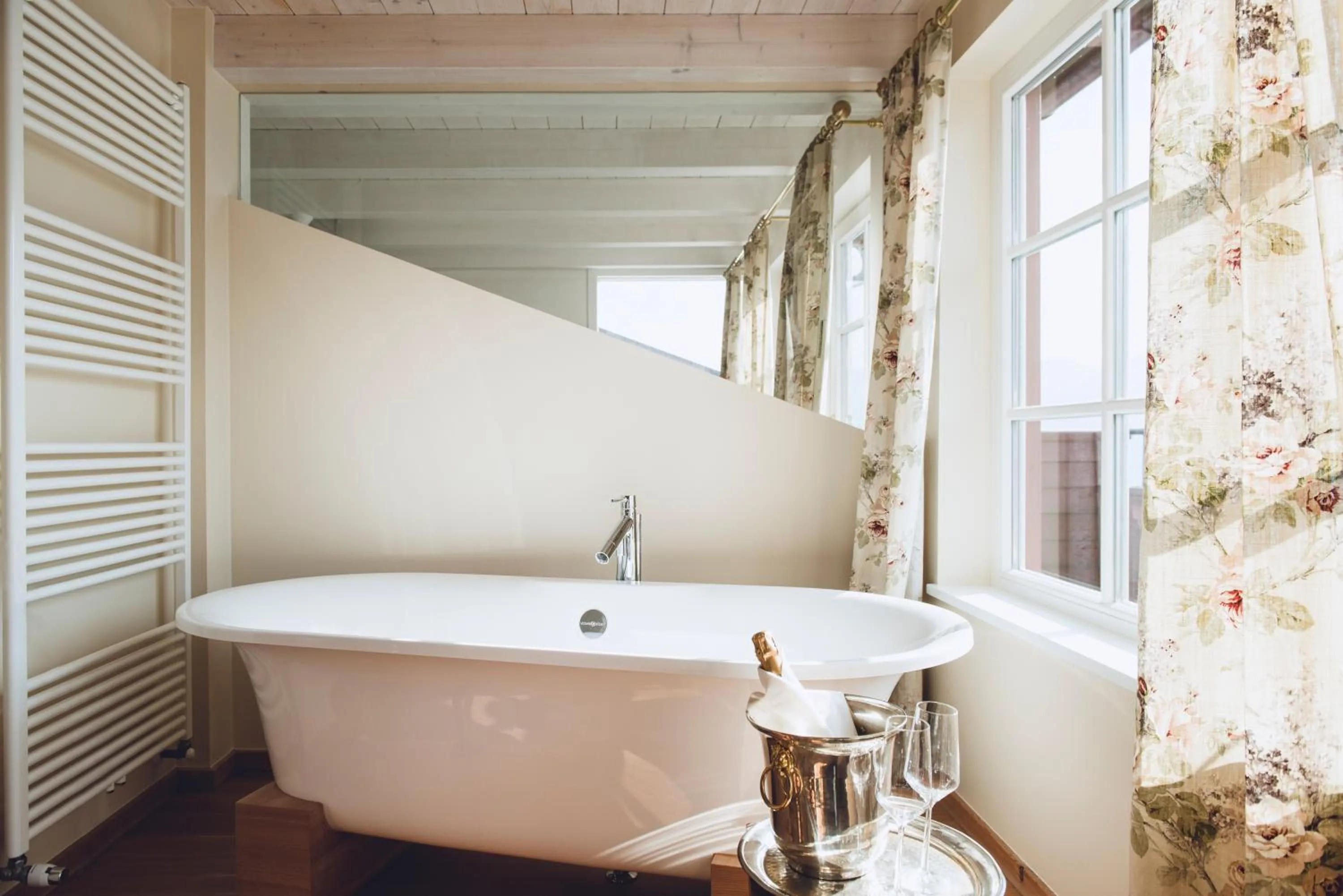 Photo of the whole room in Relais & Chateaux Hotel Castel Fragsburg