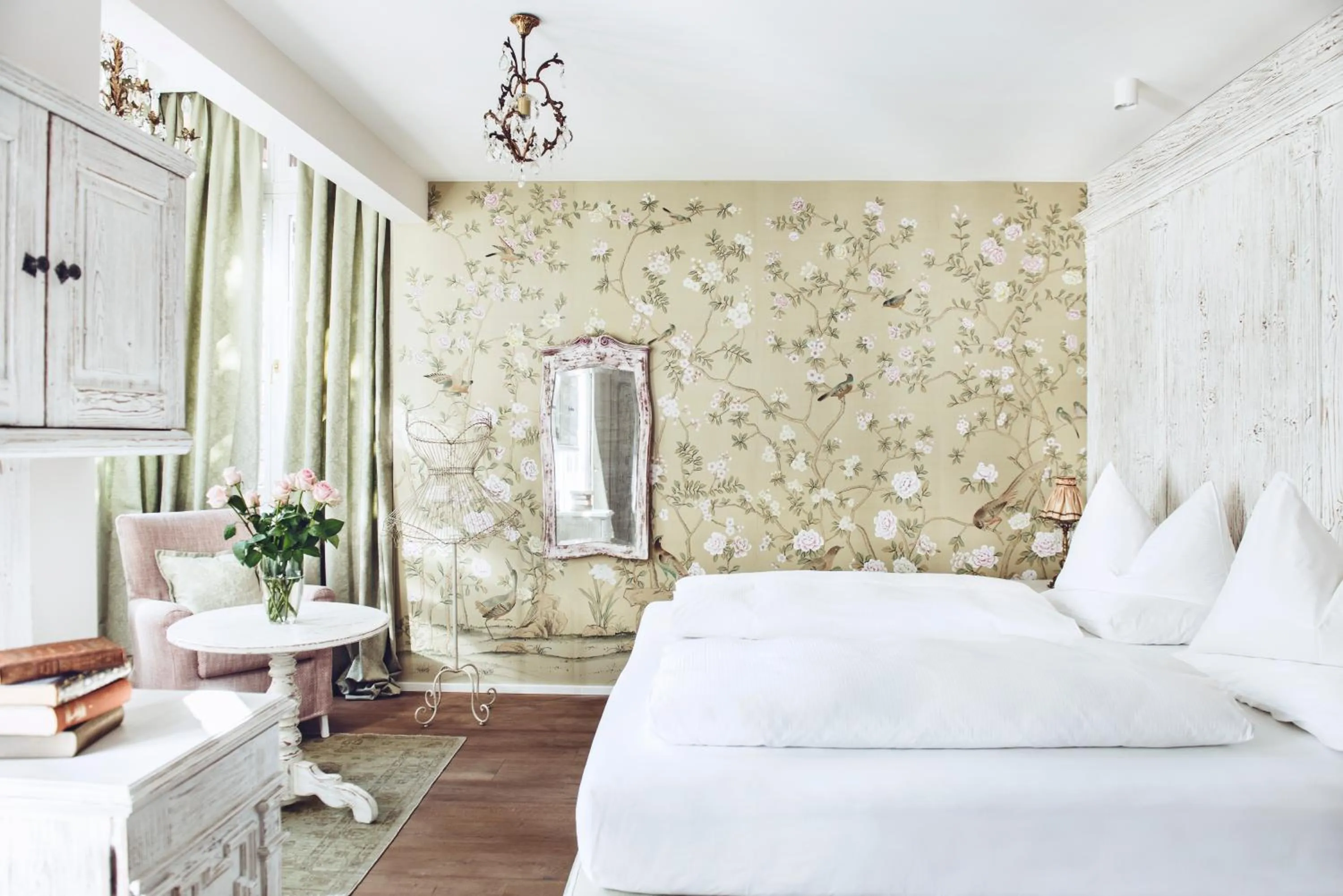 Bed in Relais & Chateaux Hotel Castel Fragsburg