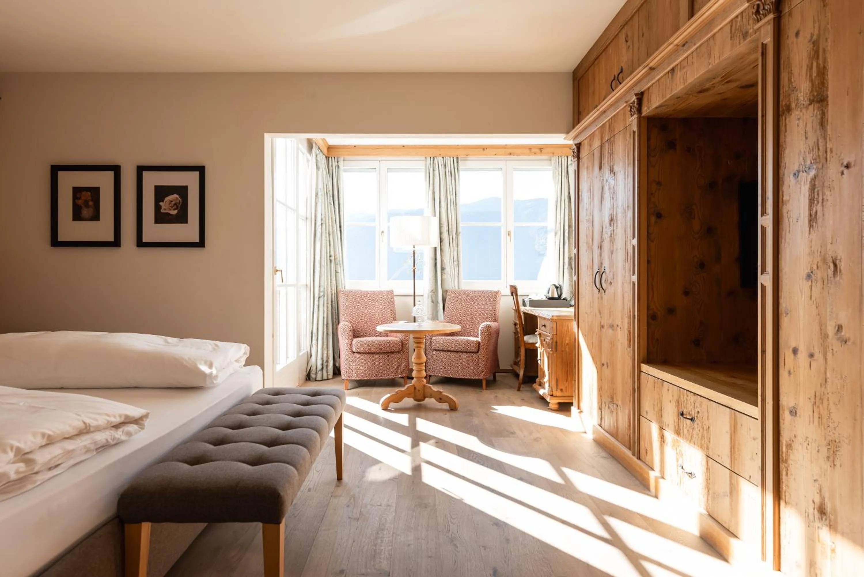 Photo of the whole room, Bed in Relais & Chateaux Hotel Castel Fragsburg