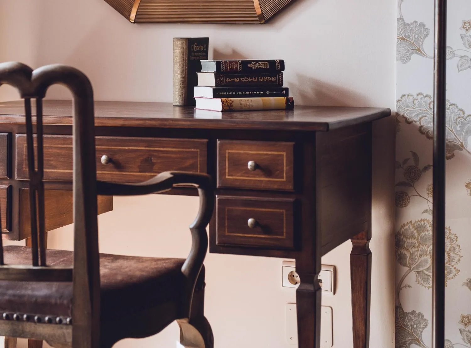 Living room, Bed in Relais & Chateaux Hotel Castel Fragsburg