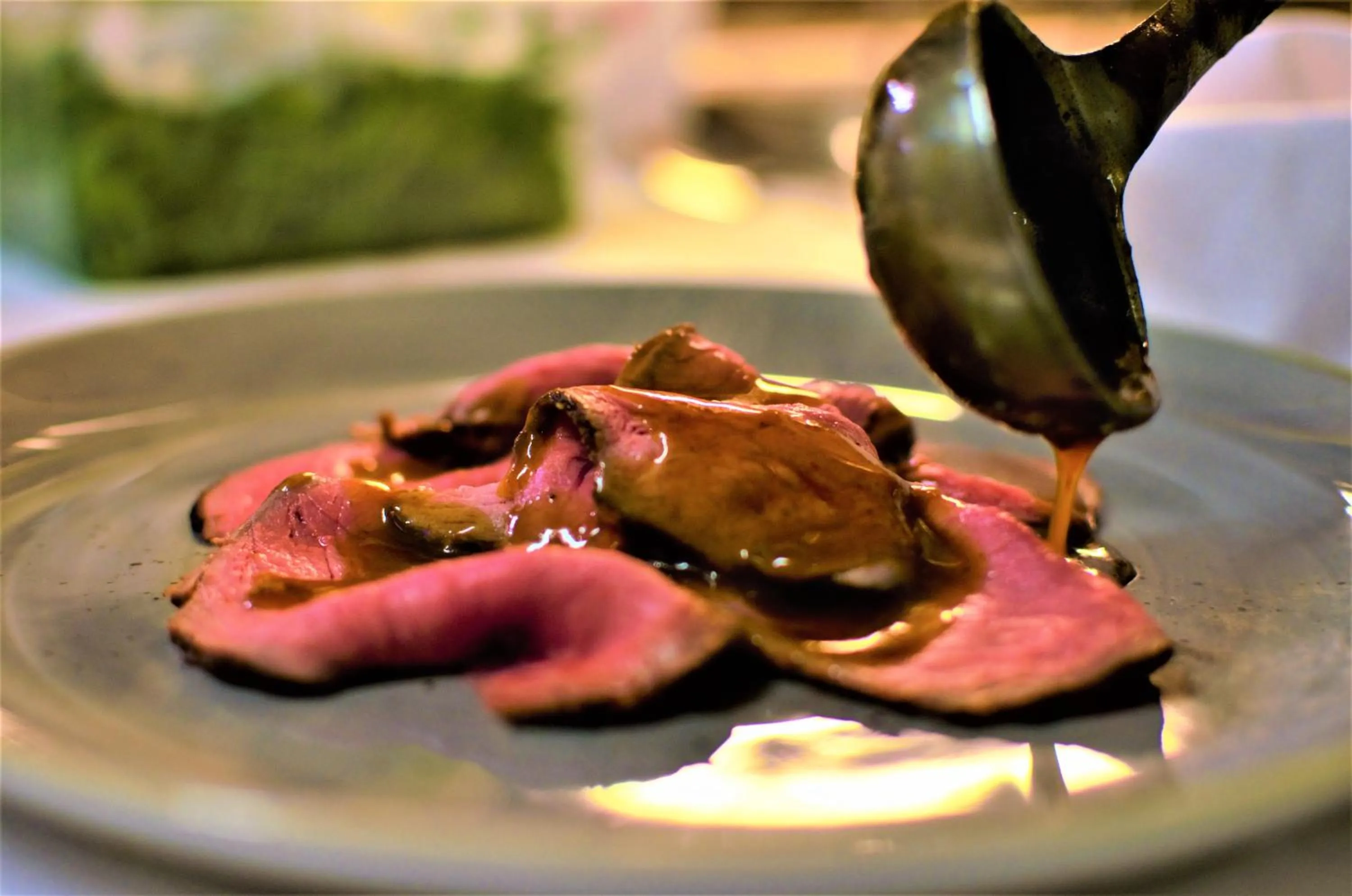 Restaurant/places to eat in Hotel Mirage