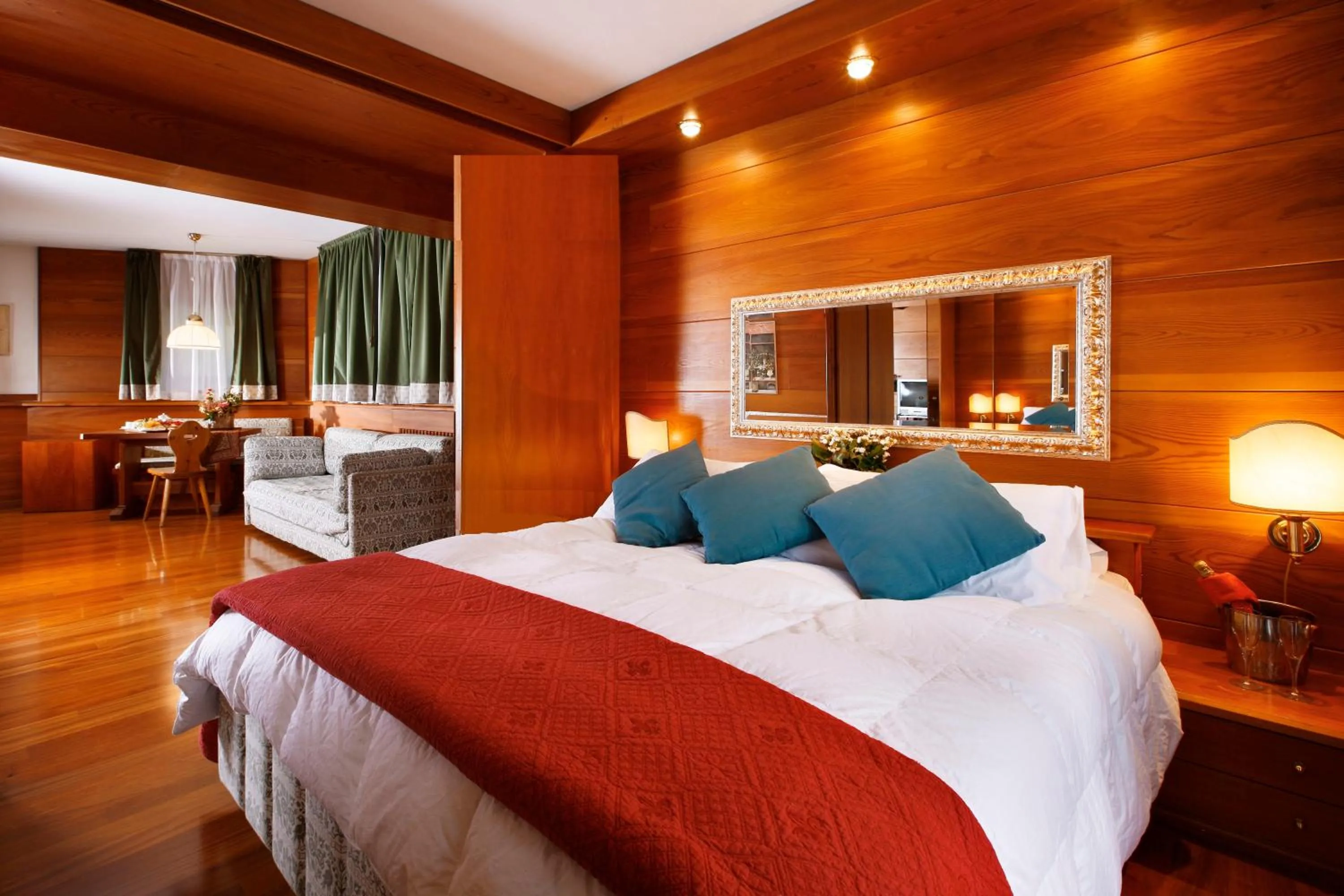 Photo of the whole room, Bed in Hotel Mirage