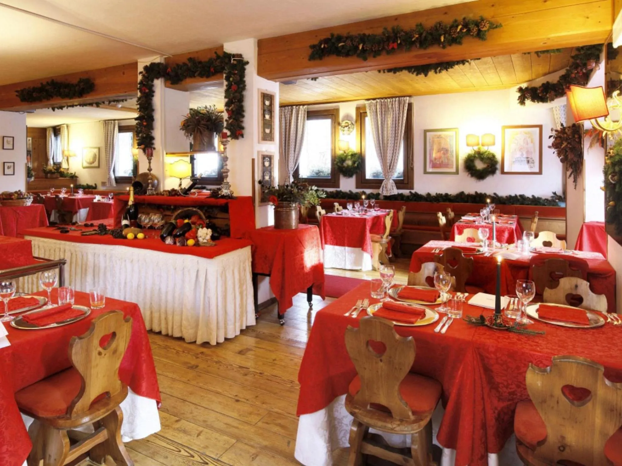 Restaurant/places to eat in Hotel Mirage