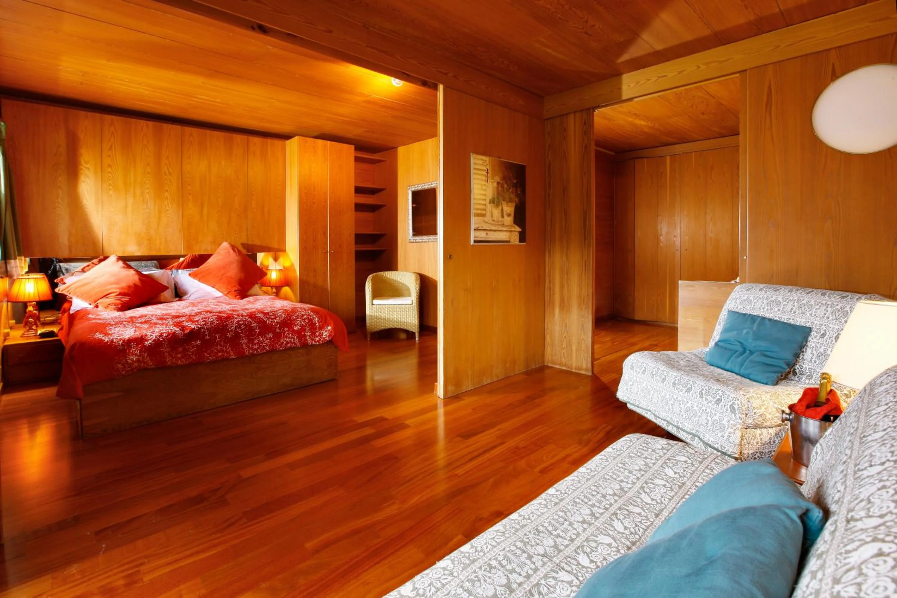 Bedroom, Bed in Hotel Mirage