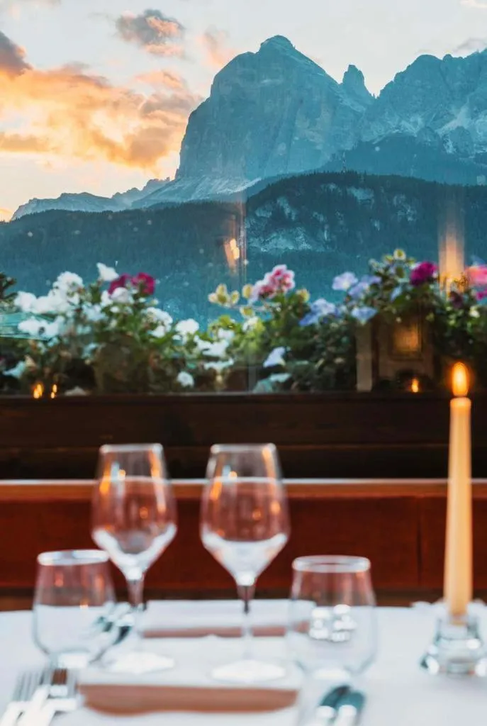 Restaurant/places to eat in Hotel Mirage