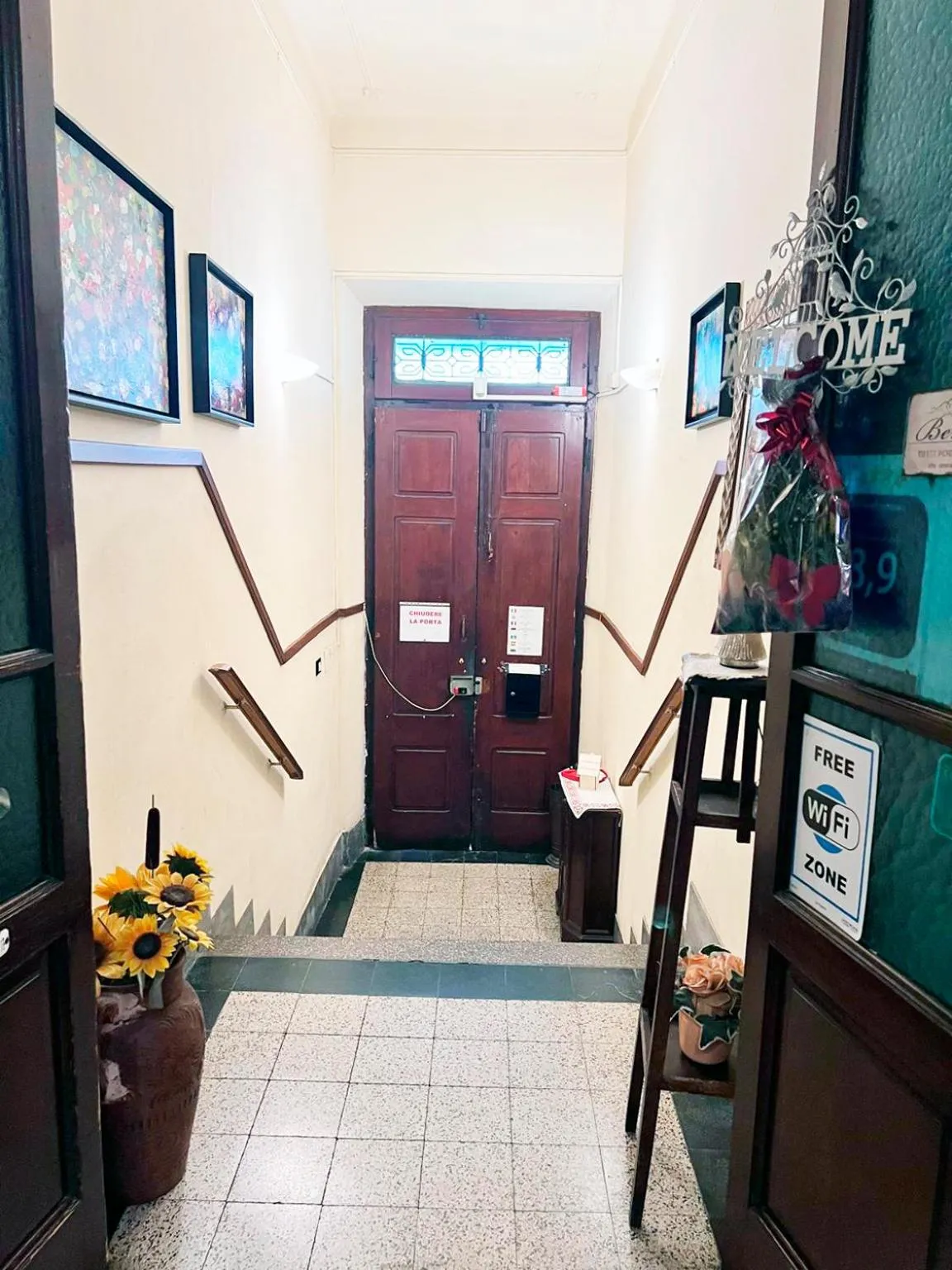 Decorative detail in Il Broletto B&B