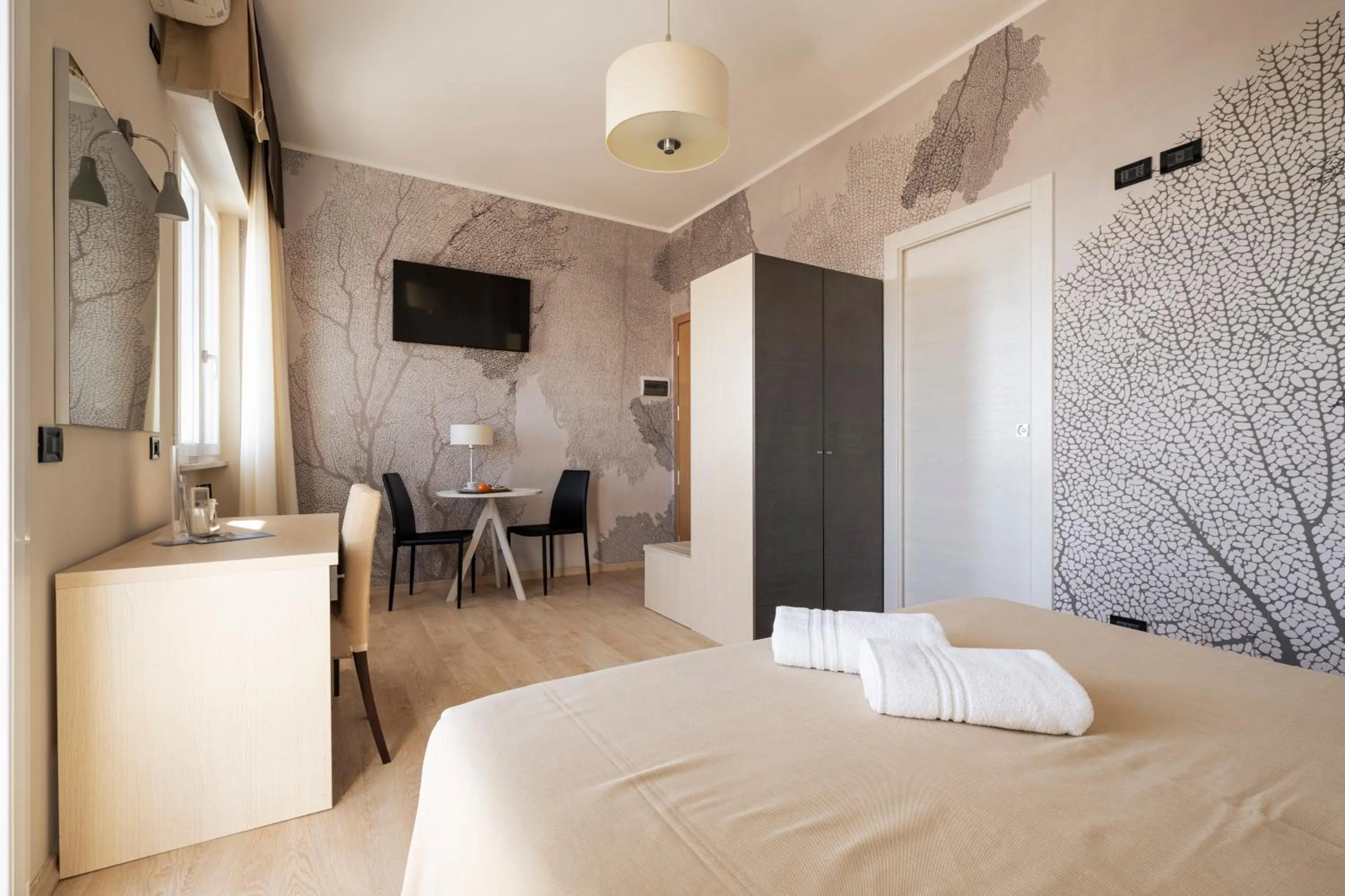 Photo of the whole room, Bed in Hotel Mondial