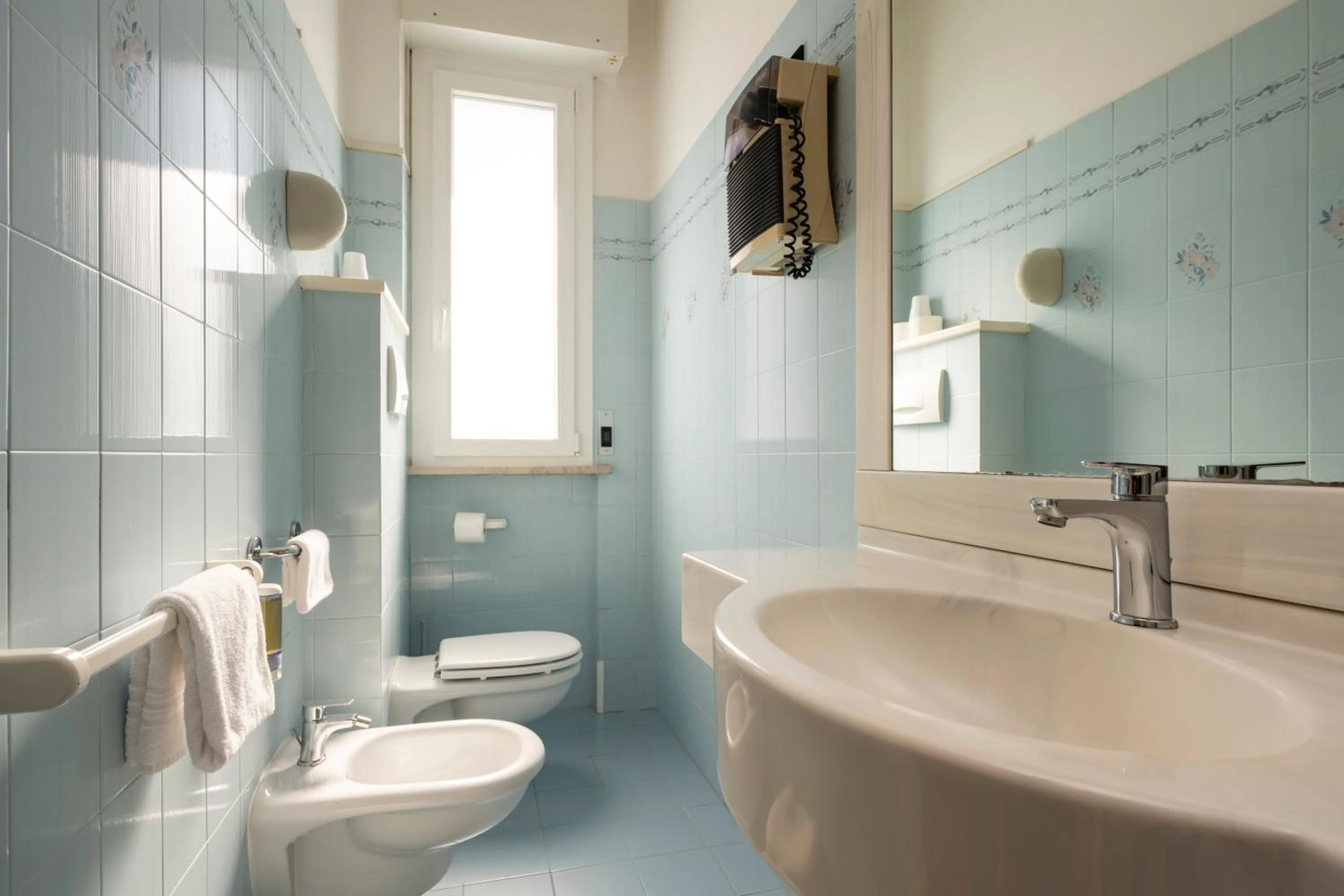 Shower in Hotel Mondial