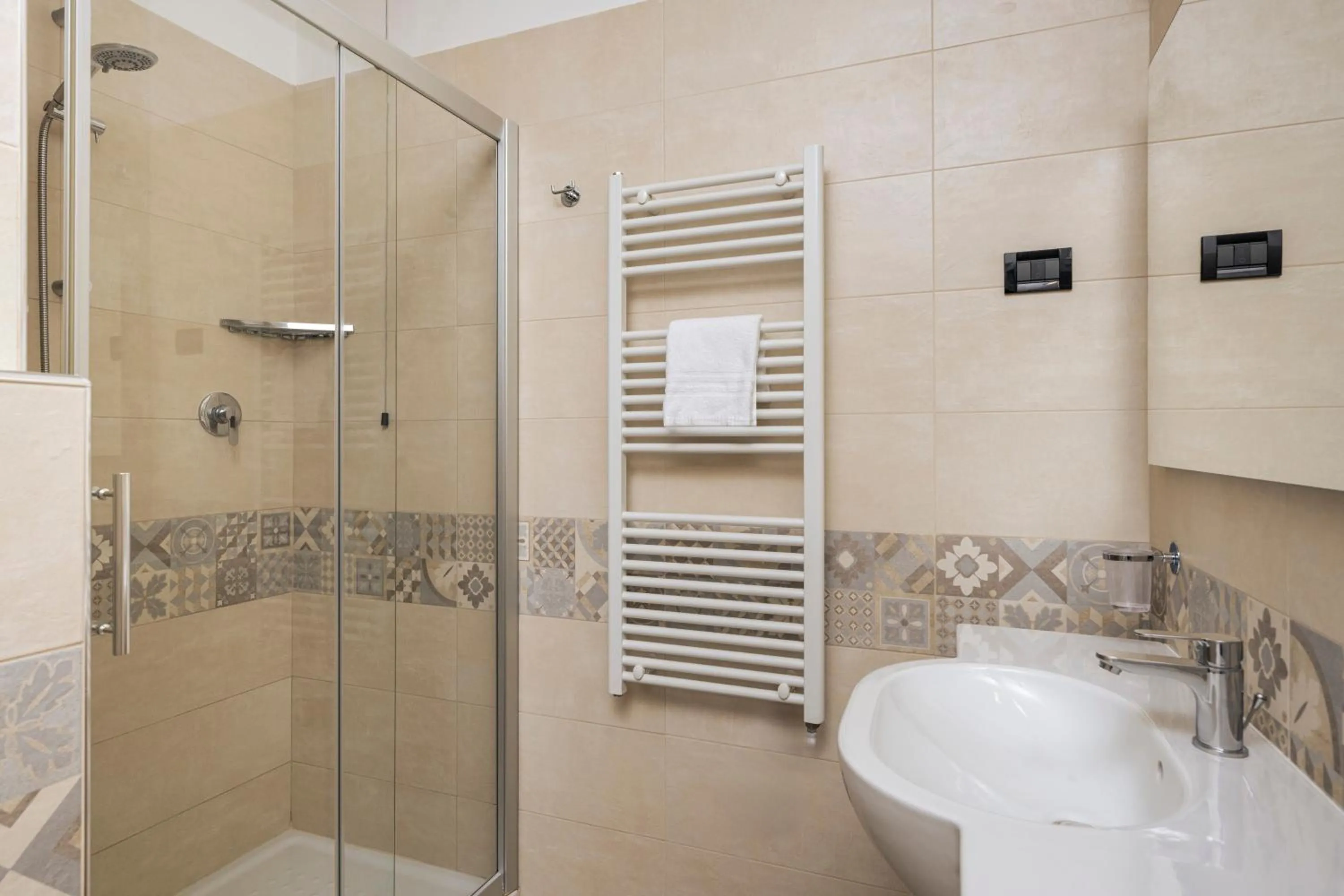 Shower in Hotel Mondial