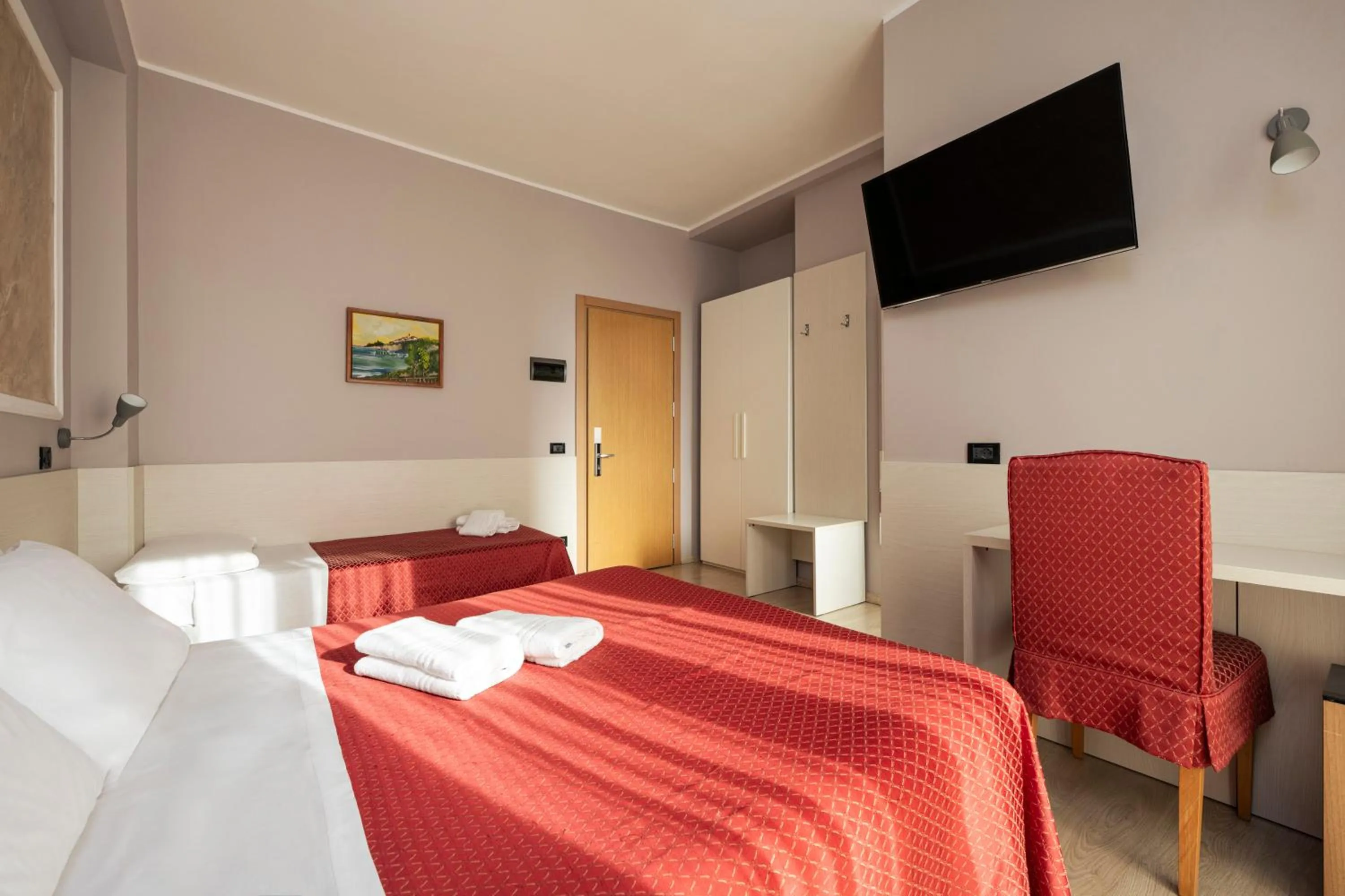 Photo of the whole room, Bed in Hotel Mondial