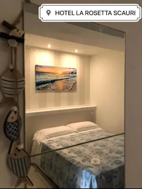 Double Room with Balcony and Sea View in Hotel La Rosetta Scauri Double Room with Balcony and Sea View in Hotel La Rosetta Scauri