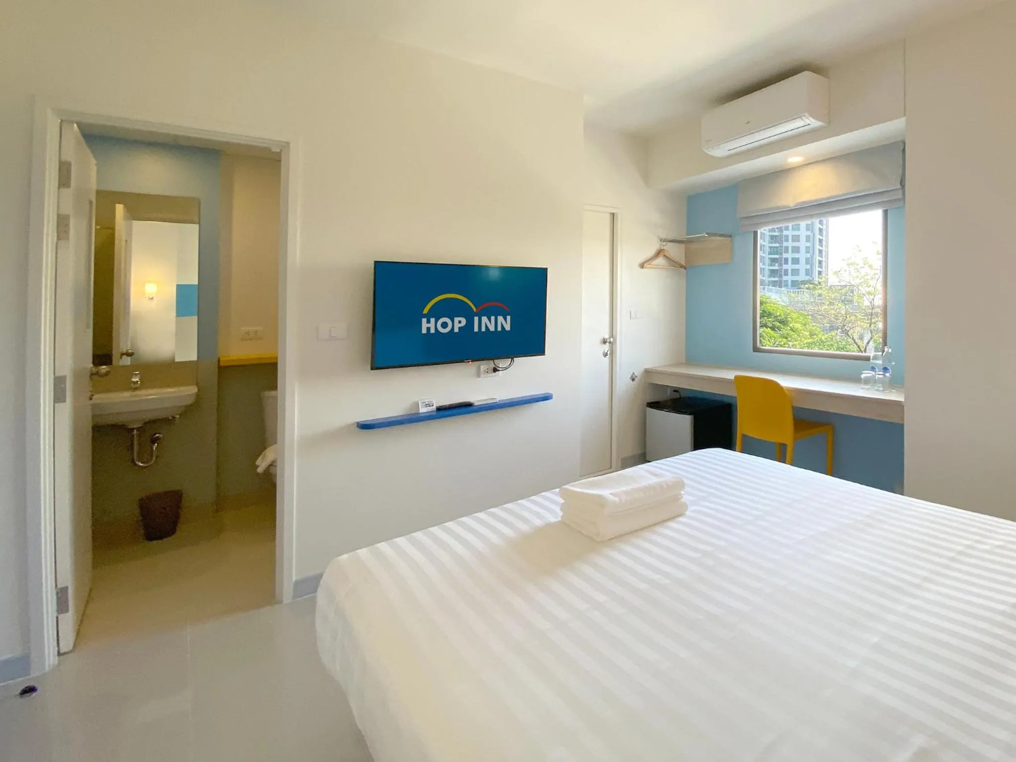 Bedroom, Bed in HOP INN Bangkok Onnut Station