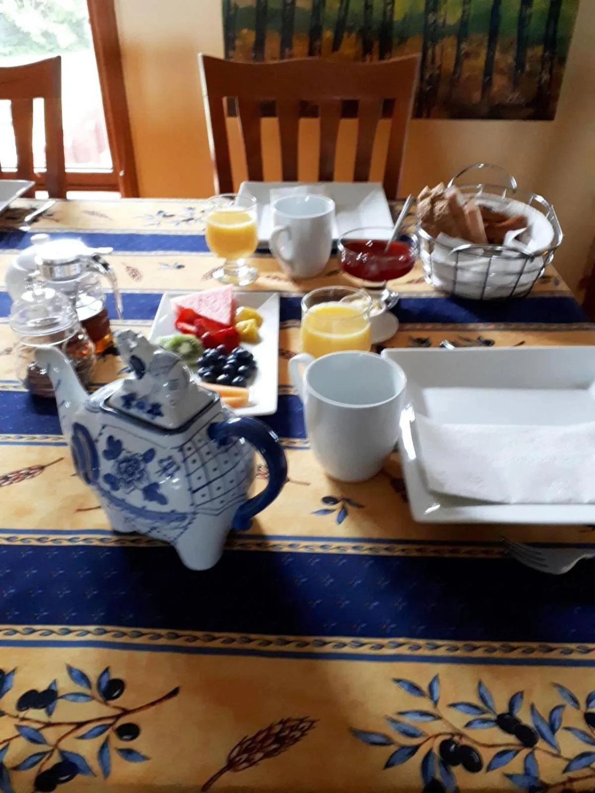 Continental breakfast in Au Gîte de la Chute