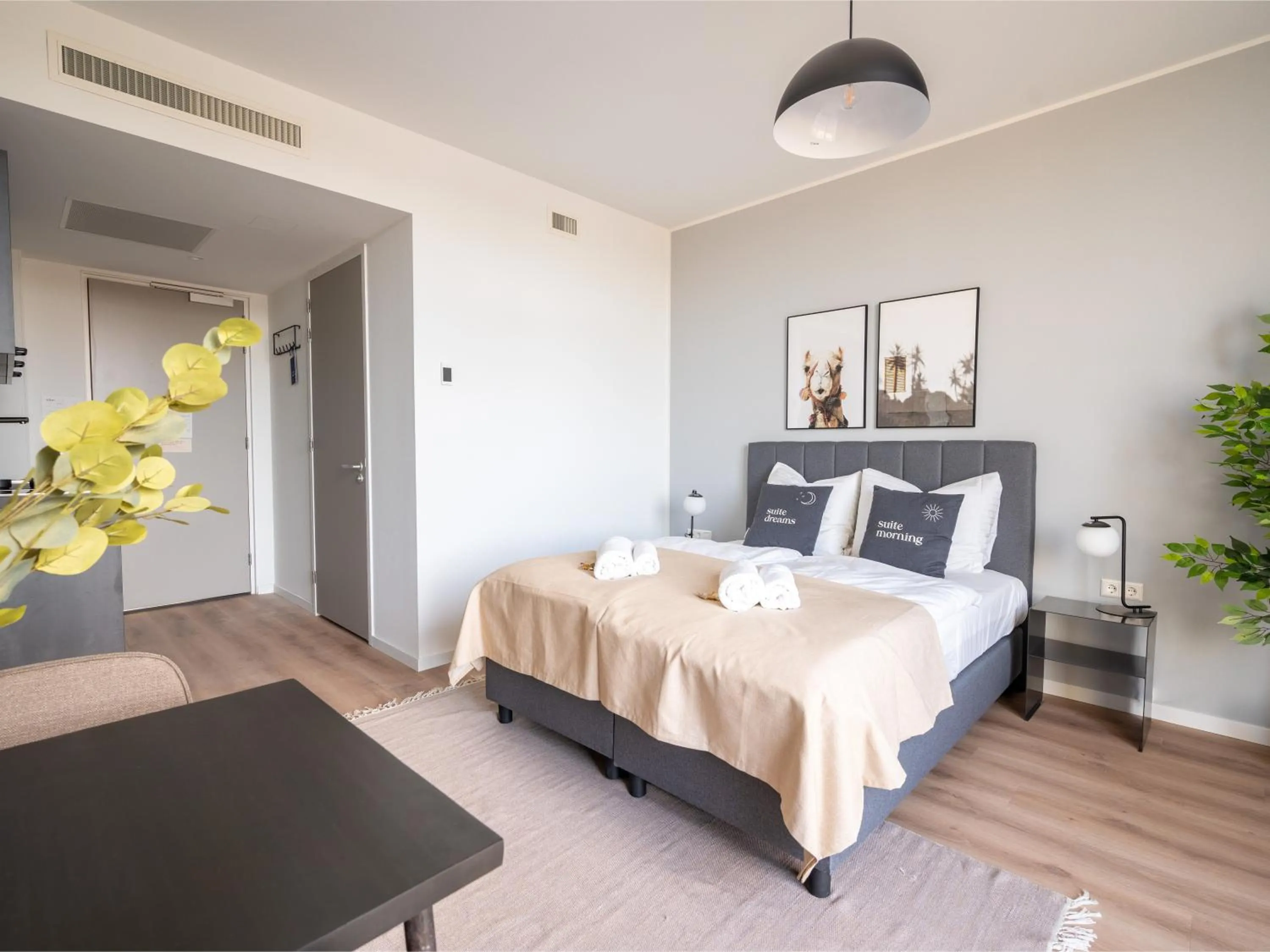 Bed in Limehome Eindhoven Gashouder