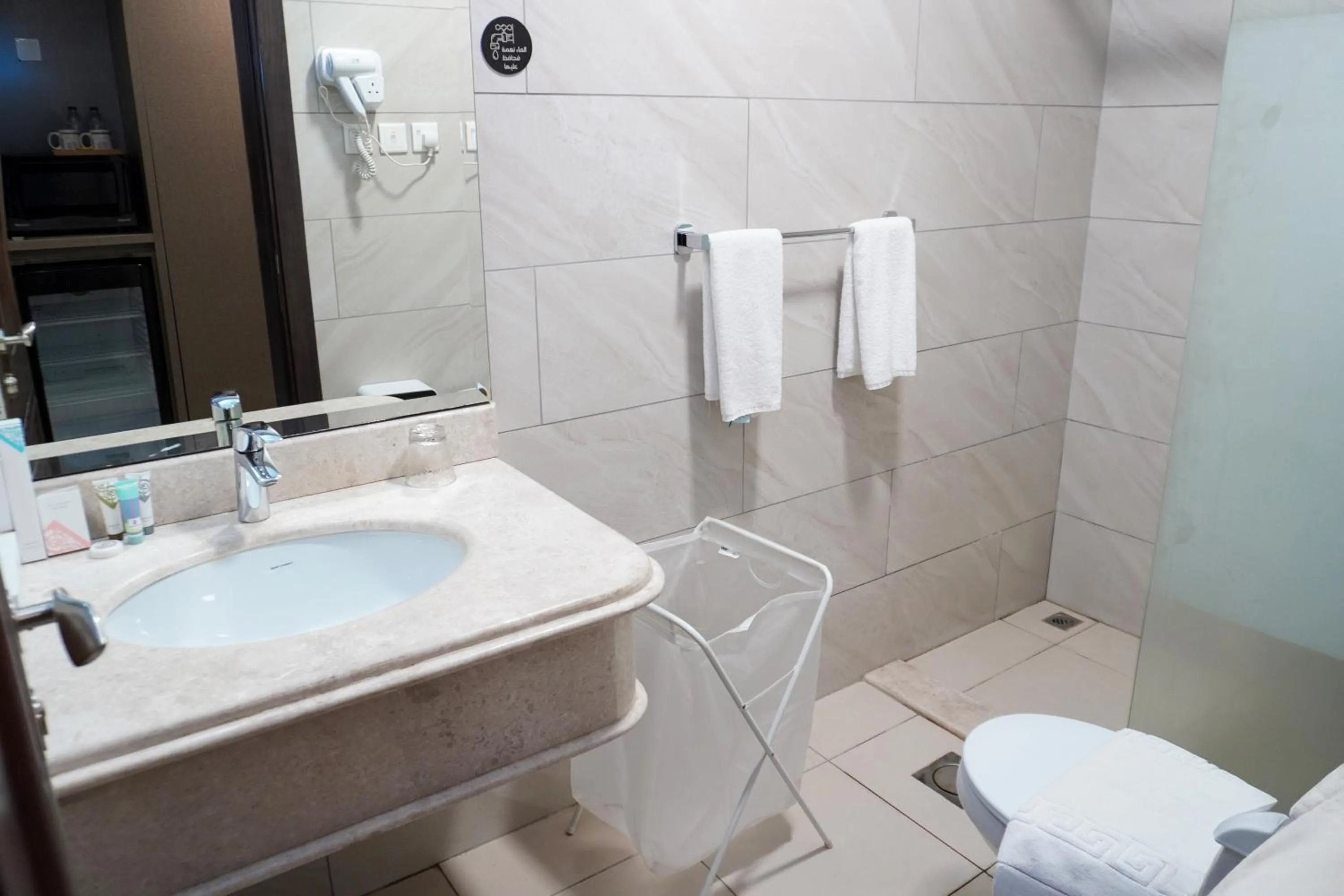 Shower in Eliana Hotel