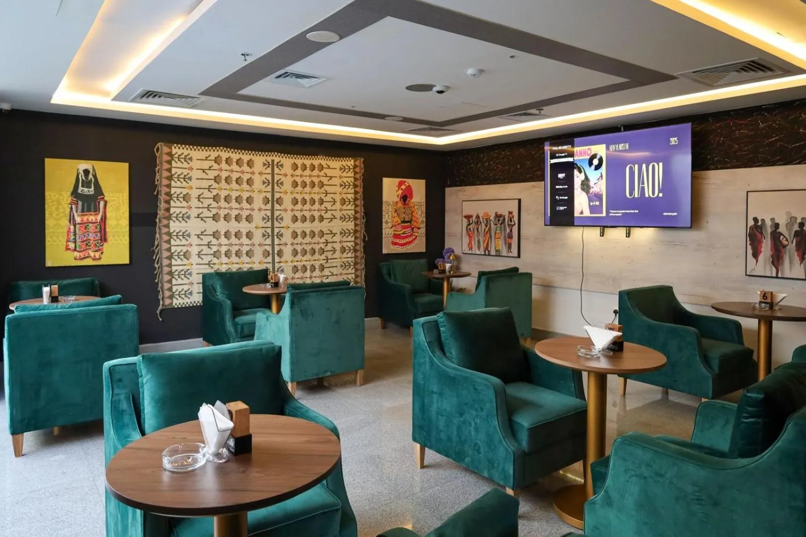 Restaurant/places to eat in Eliana Hotel