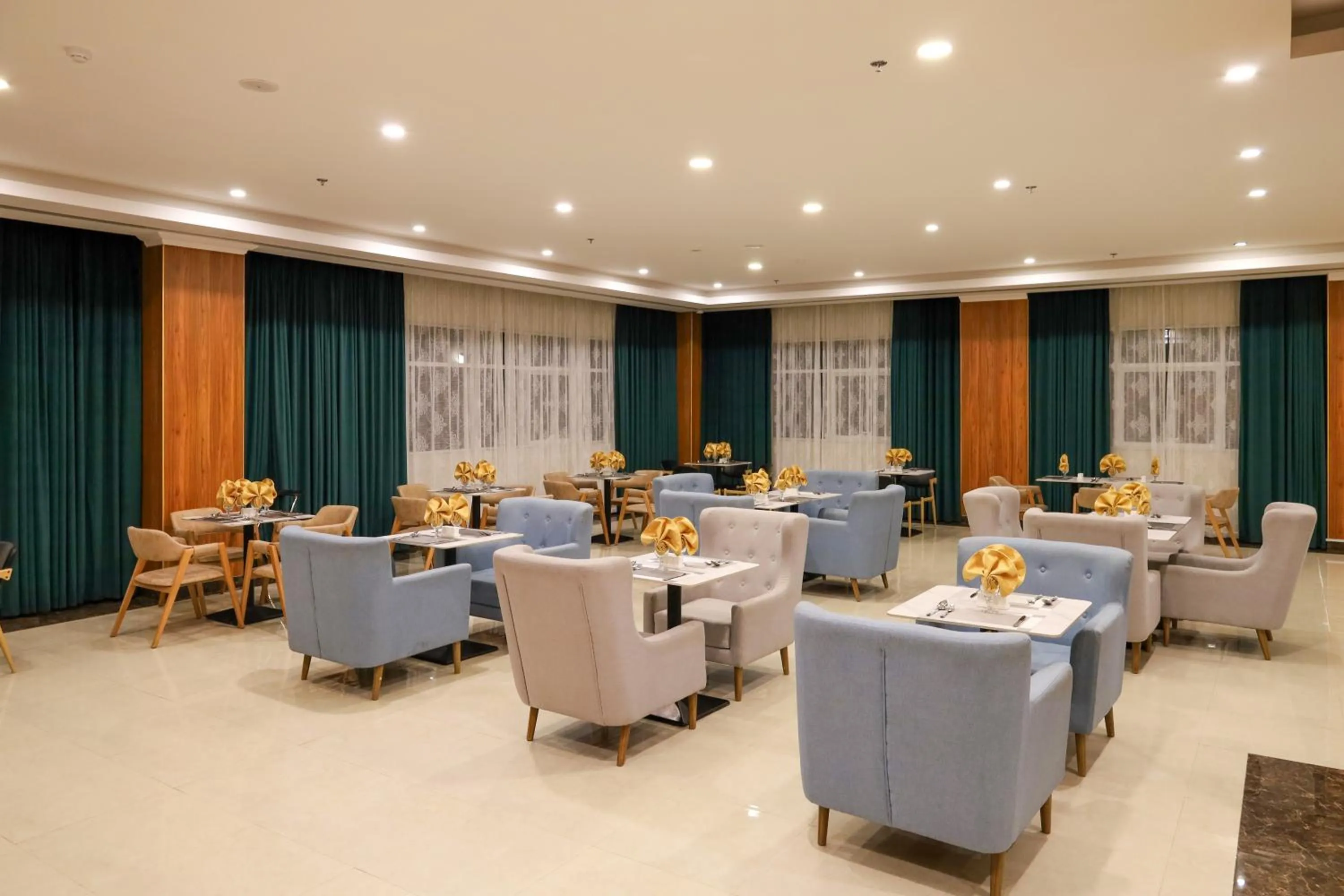 Restaurant/places to eat in Eliana Hotel