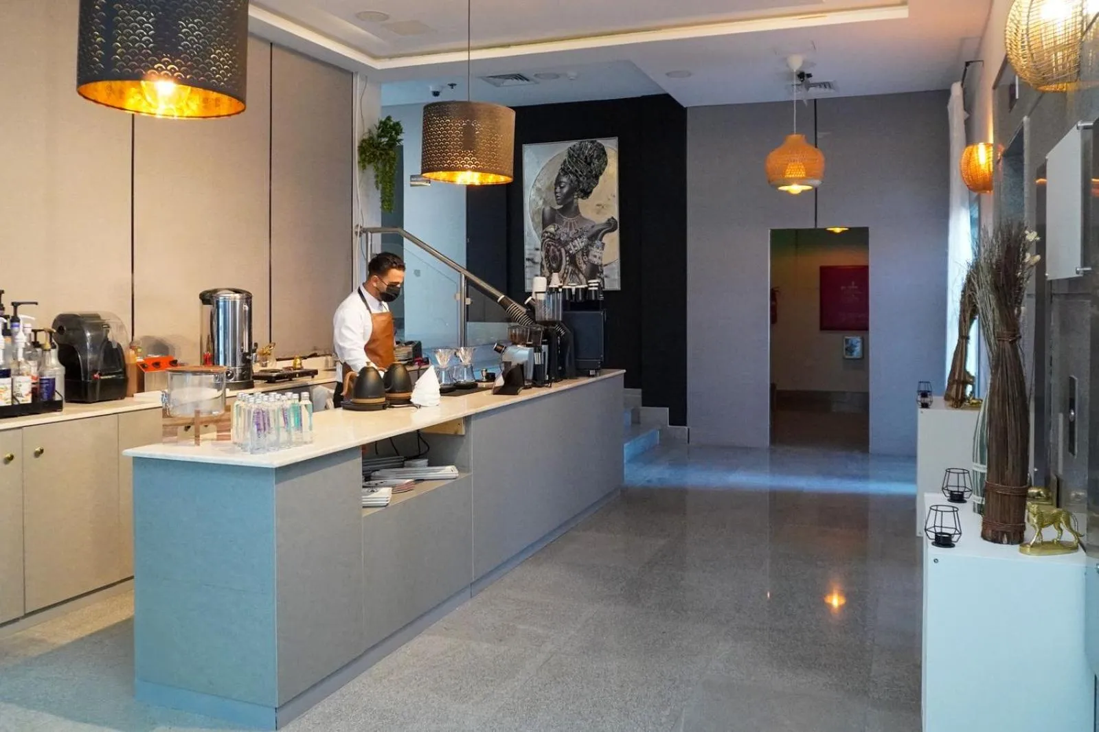 Restaurant/places to eat in Eliana Hotel