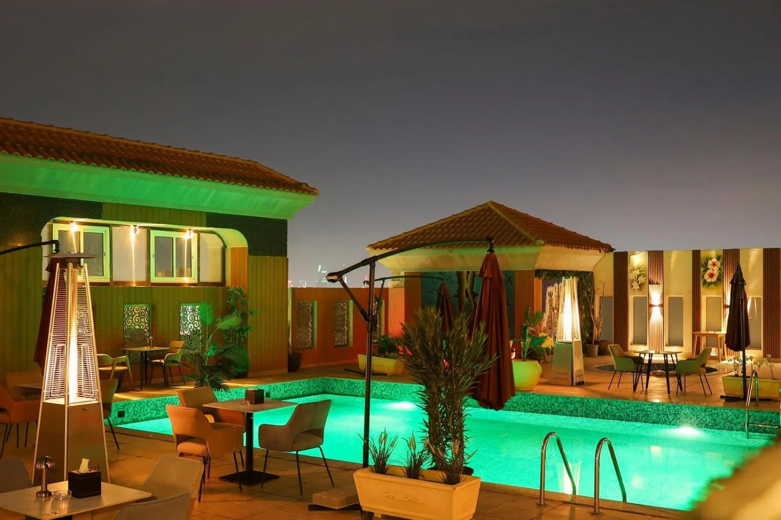 Restaurant/places to eat in Eliana Hotel