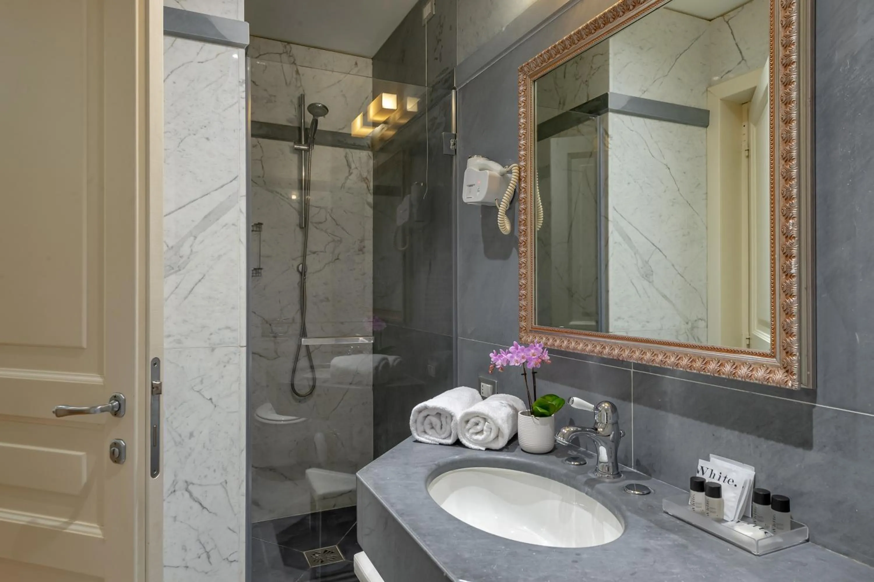 Bathroom in Hotel Principe Torlonia