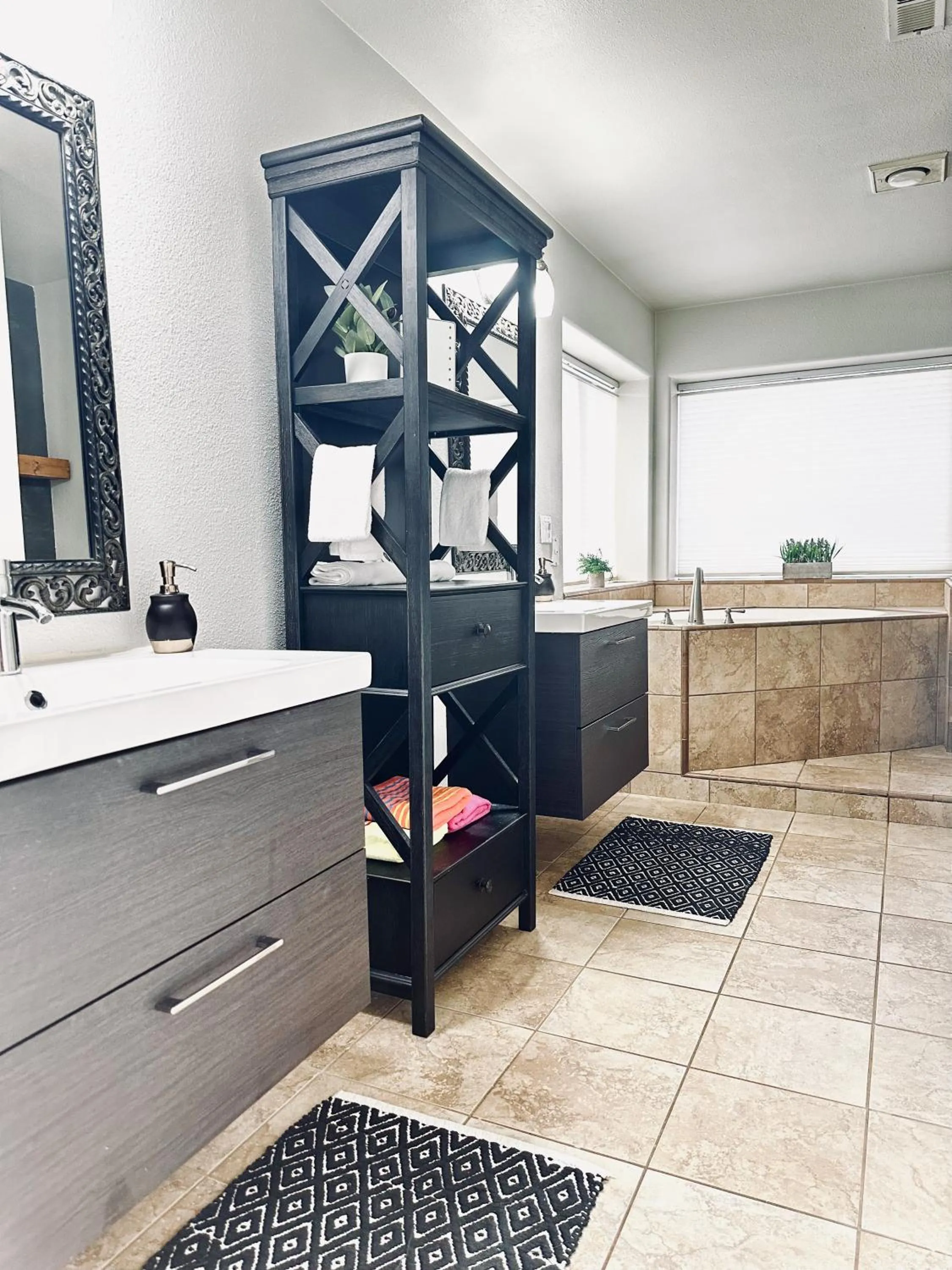 Chef's Kitchen Pool Bright, Spacious 4 Bed