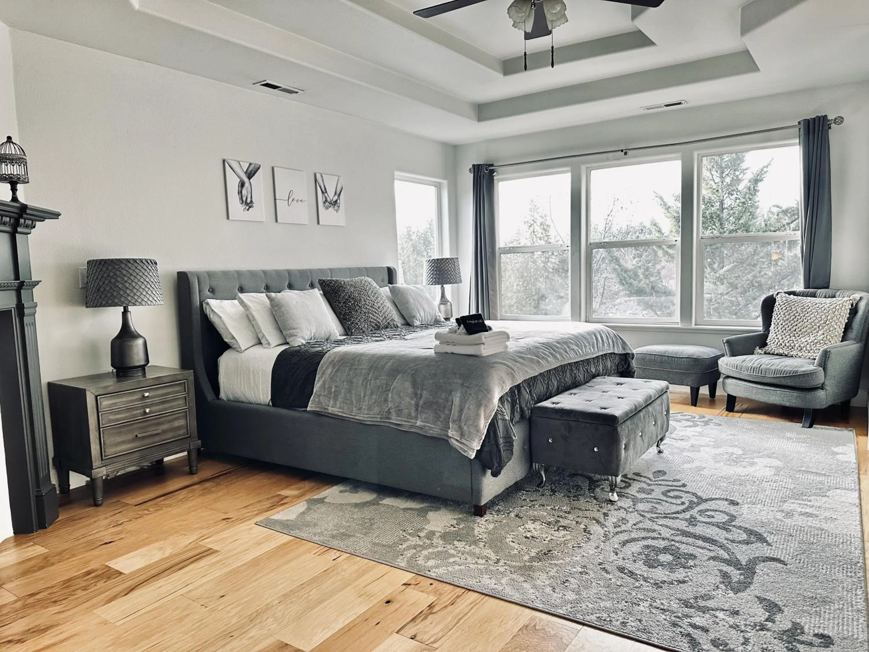 Bed in Chef's Kitchen Pool Bright, Spacious 4 Bed