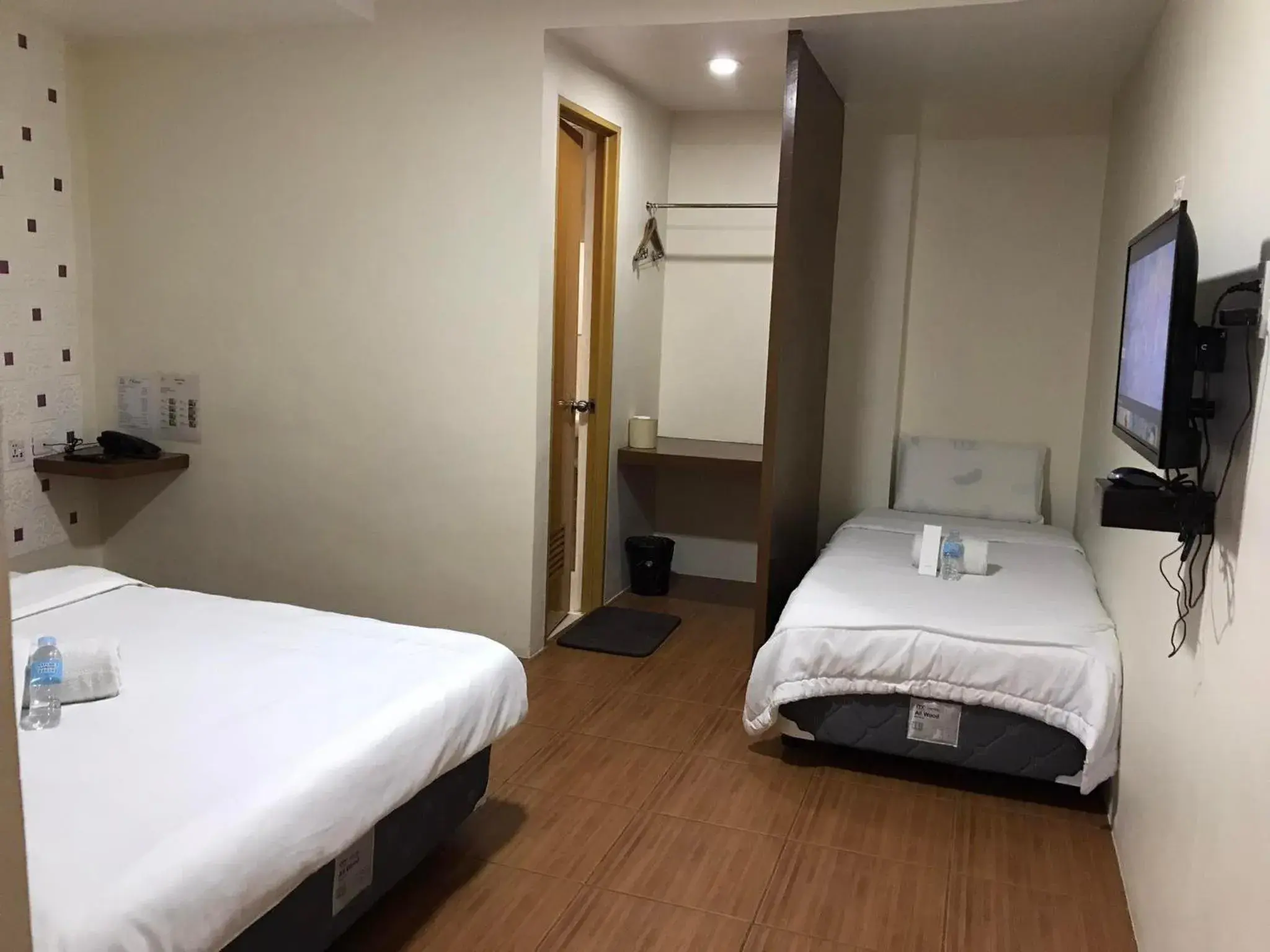 Triple Room with Private Bathroom in I'm Inn Hotel Sorsogon near SM or Terminal Triple Room with Private Bathroom in I'm Inn Hotel Sorsogon near SM or Terminal