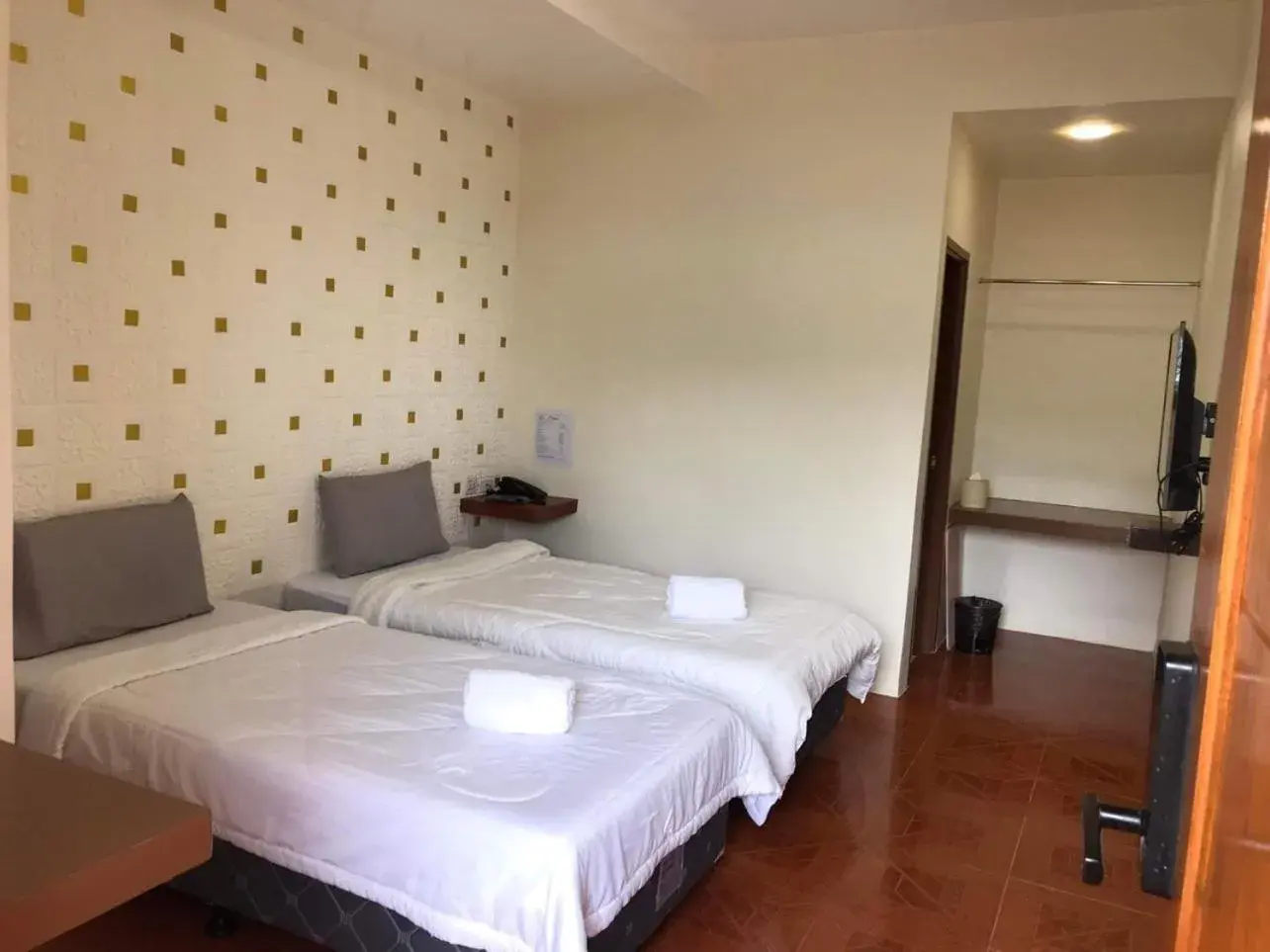 Deluxe Twin Room in I'm Inn Hotel Sorsogon near SM or Terminal Deluxe Twin Room in I'm Inn Hotel Sorsogon near SM or Terminal