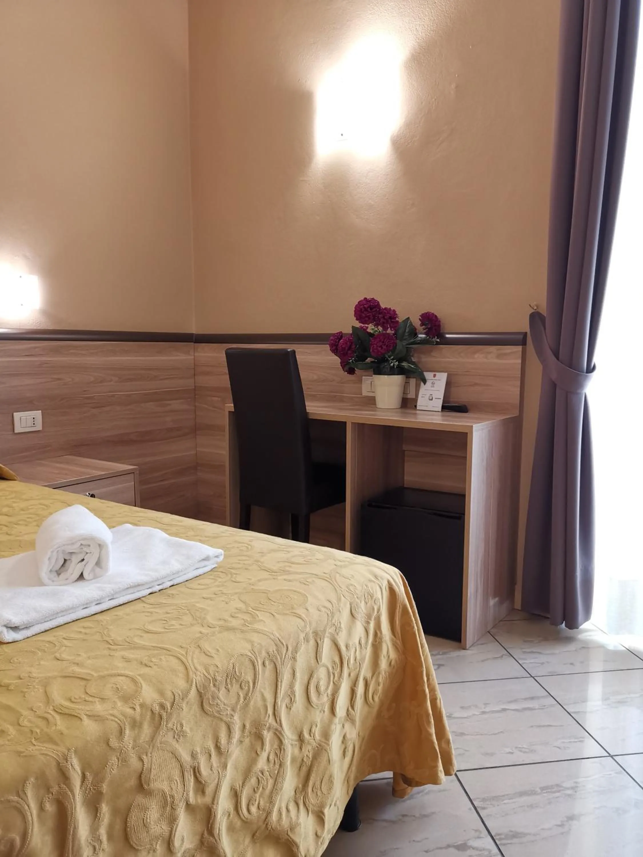 Bedroom, Bed in Hotel Brianza