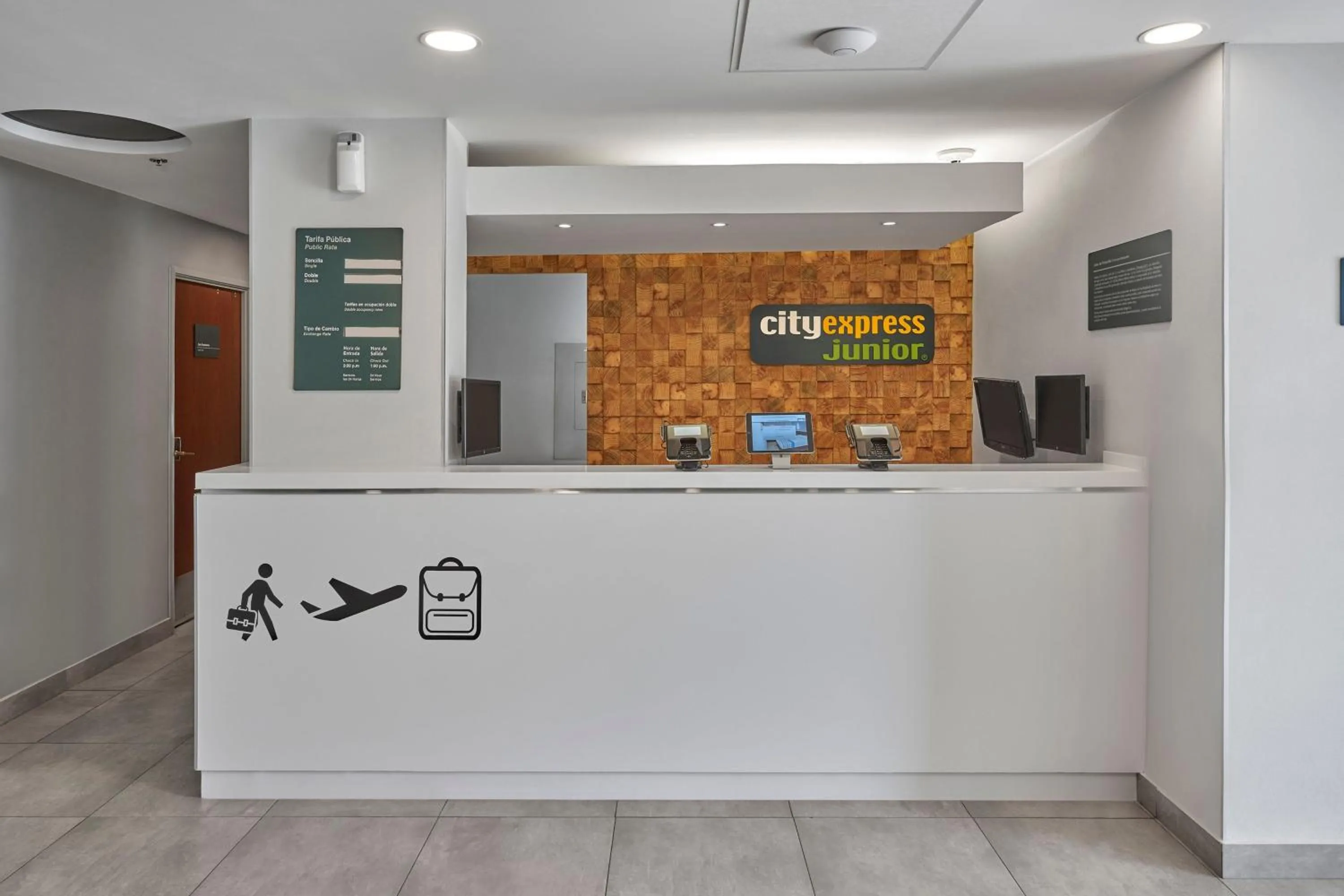 Lobby or reception in City Express Junior by Marriott Ciudad del Carmen Aeropuerto