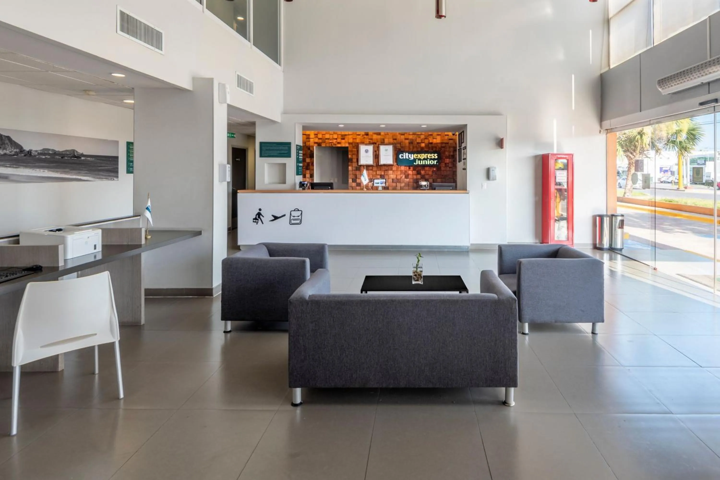 Lobby or reception in City Express Junior by Marriott Ciudad del Carmen Aeropuerto