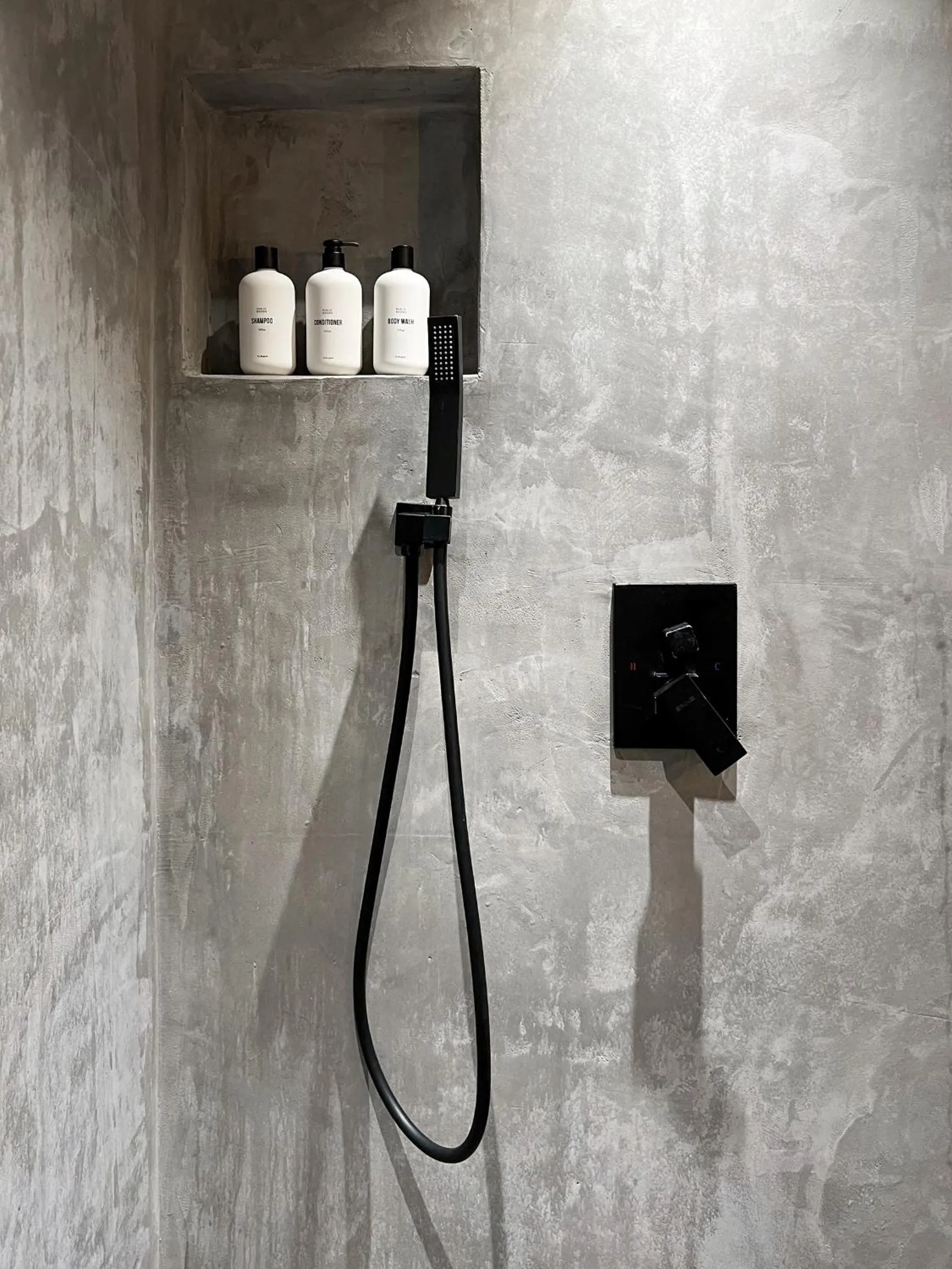 Shower in The Edelweiss Estate - Mountain Views