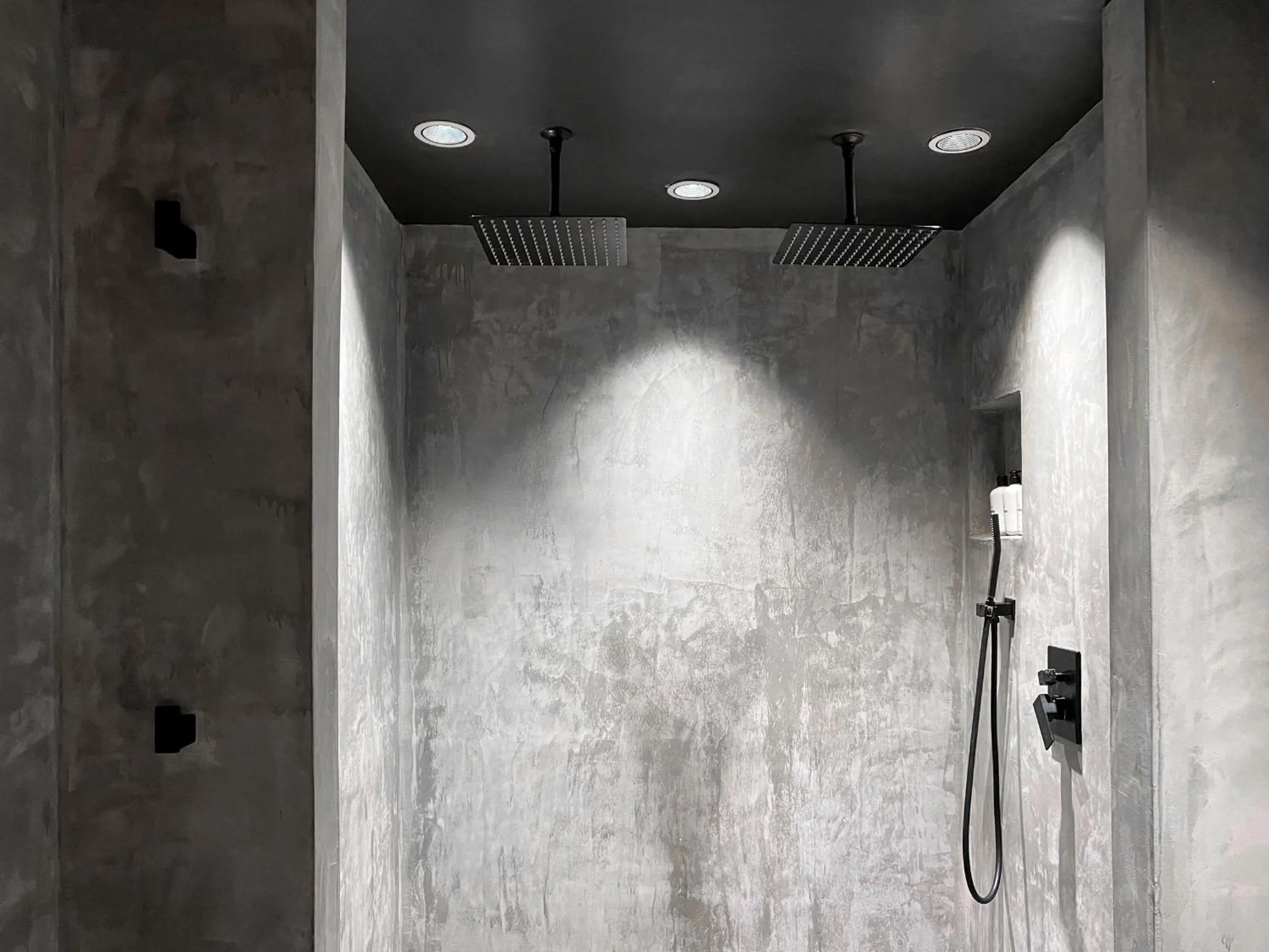 Shower in The Edelweiss Estate - Mountain Views