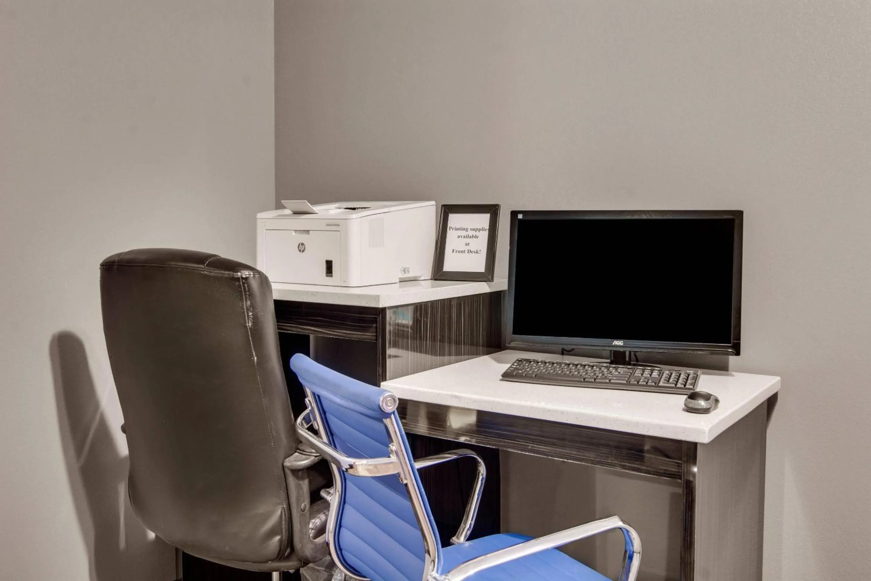 Business facilities in Clarion Pointe on the lake Clarksville-South Hill West