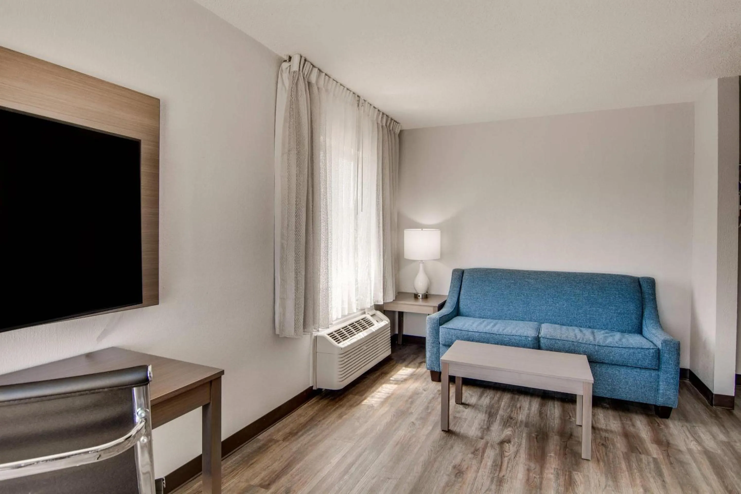 Bedroom in Clarion Pointe on the lake Clarksville-South Hill West