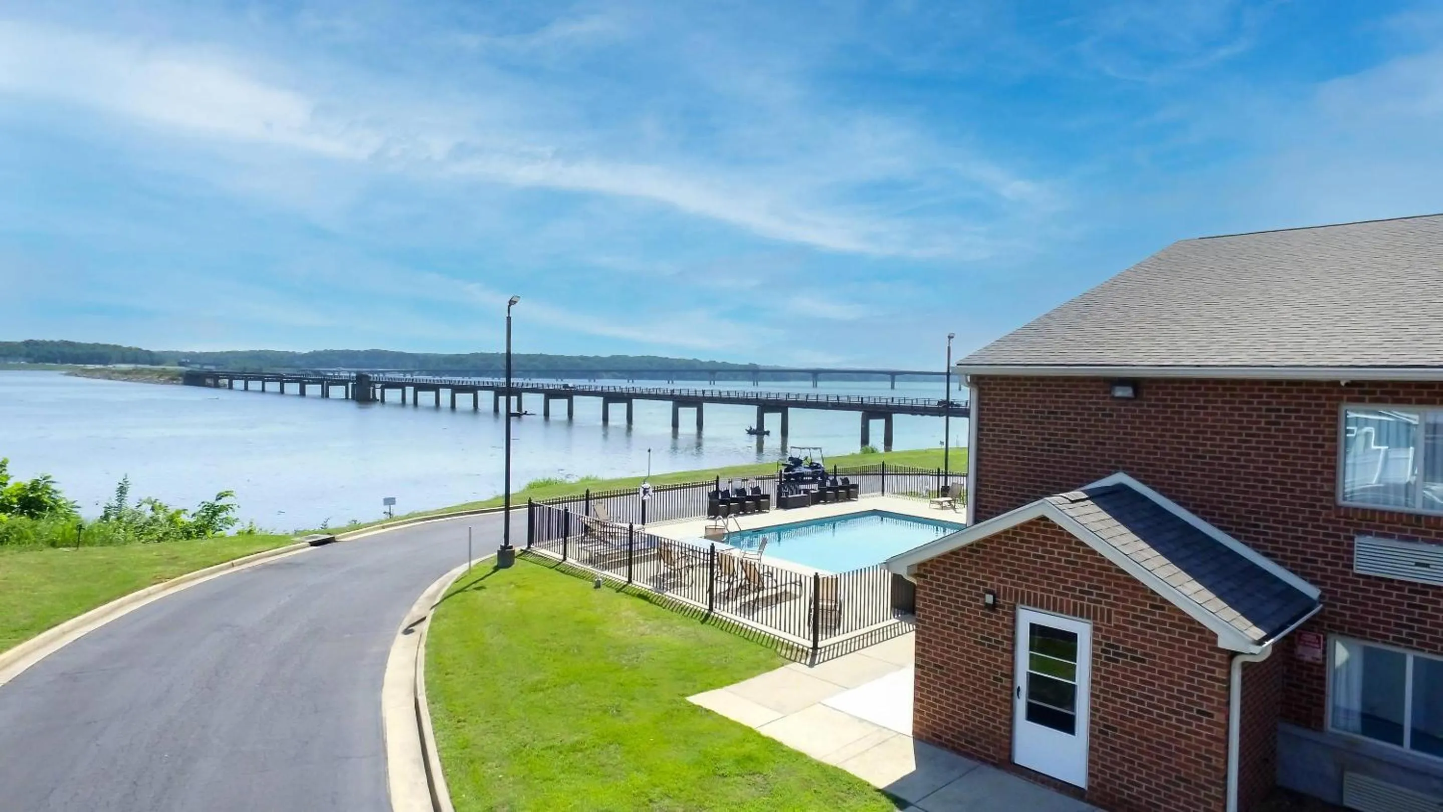 Property building in Clarion Pointe on the lake Clarksville-South Hill West