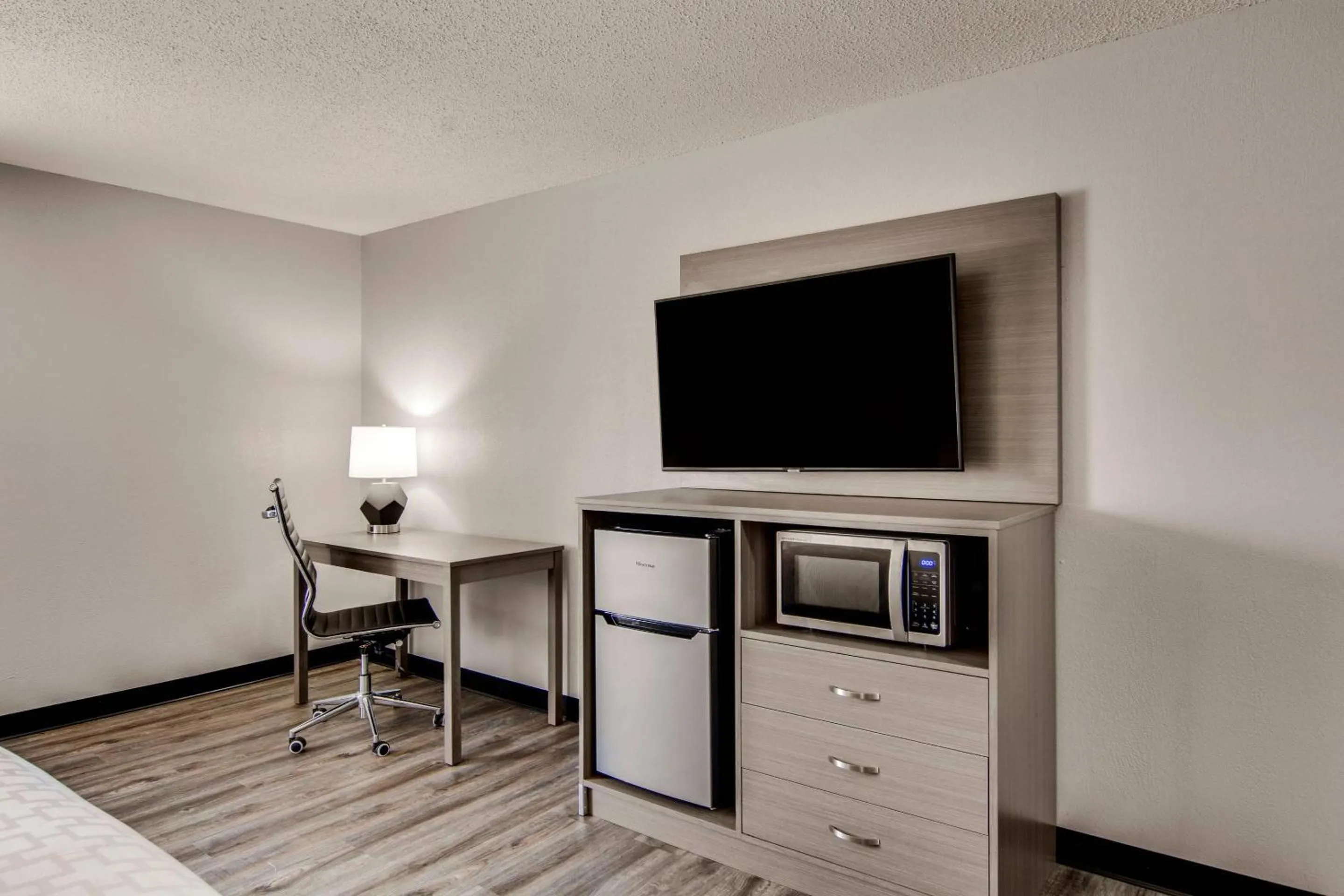 Bedroom in Clarion Pointe on the lake Clarksville-South Hill West