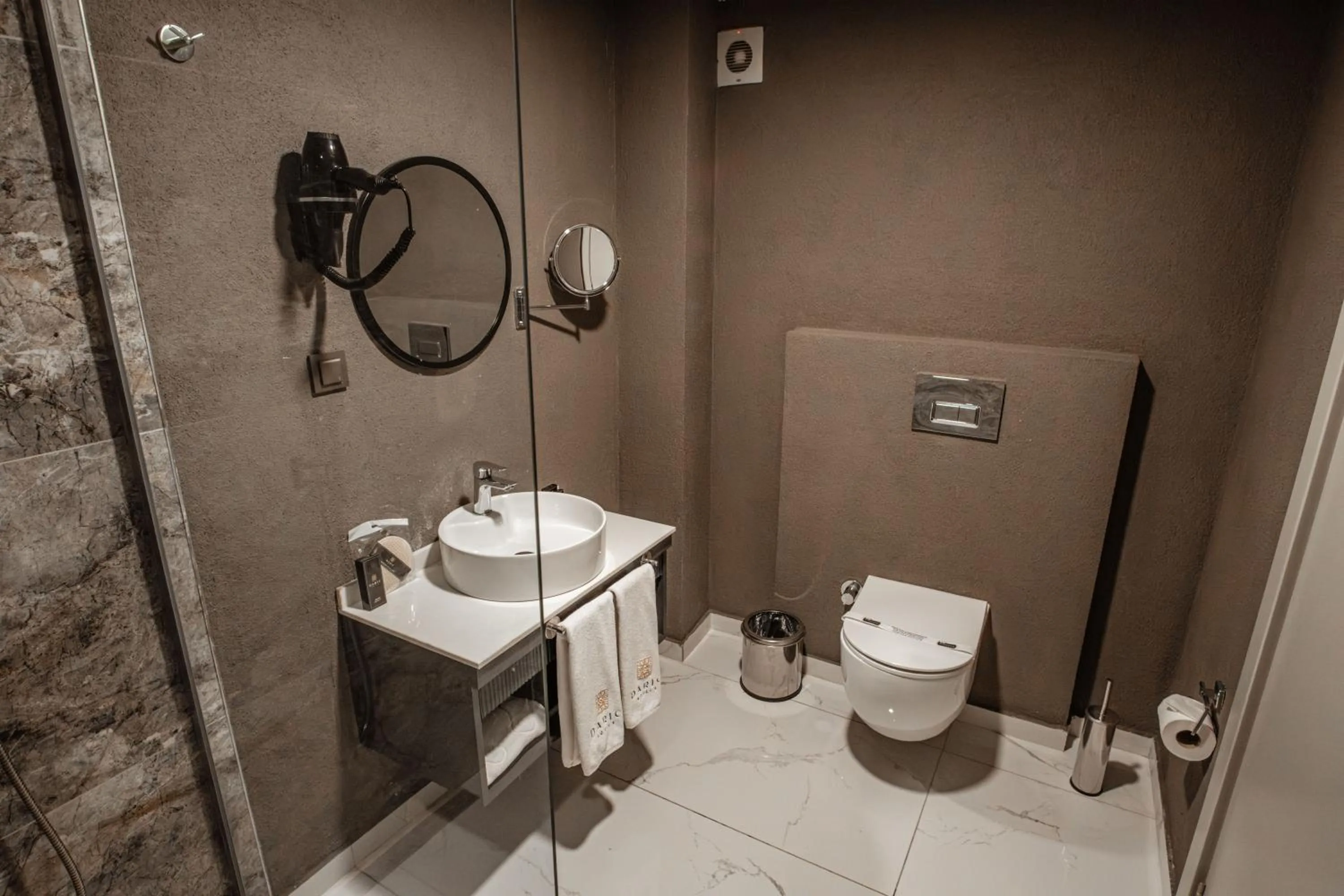 Toilet in DARIC HOTELS