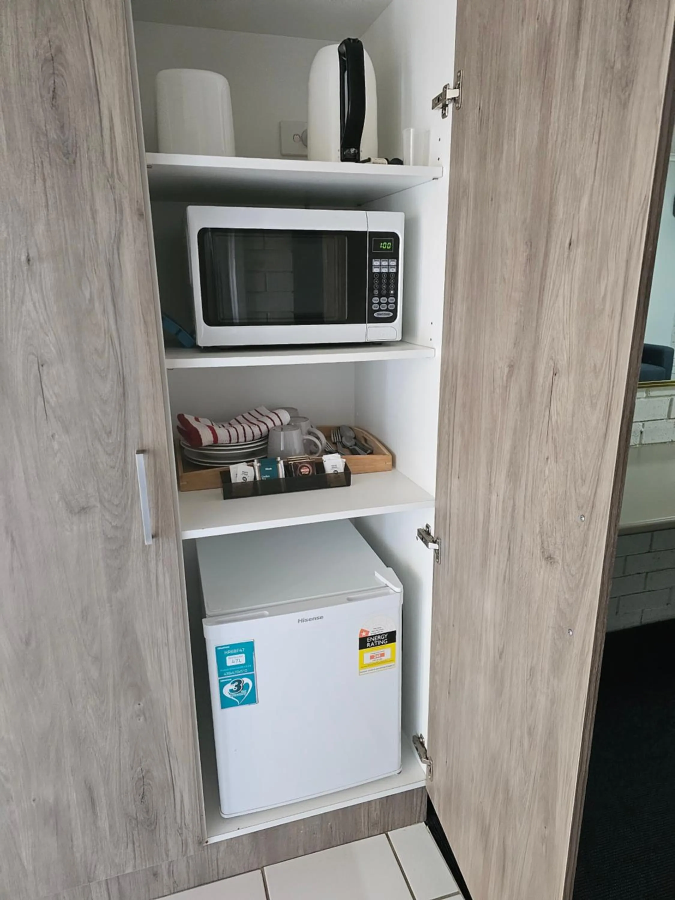 Coffee/tea facilities in Cameo Inn Motel