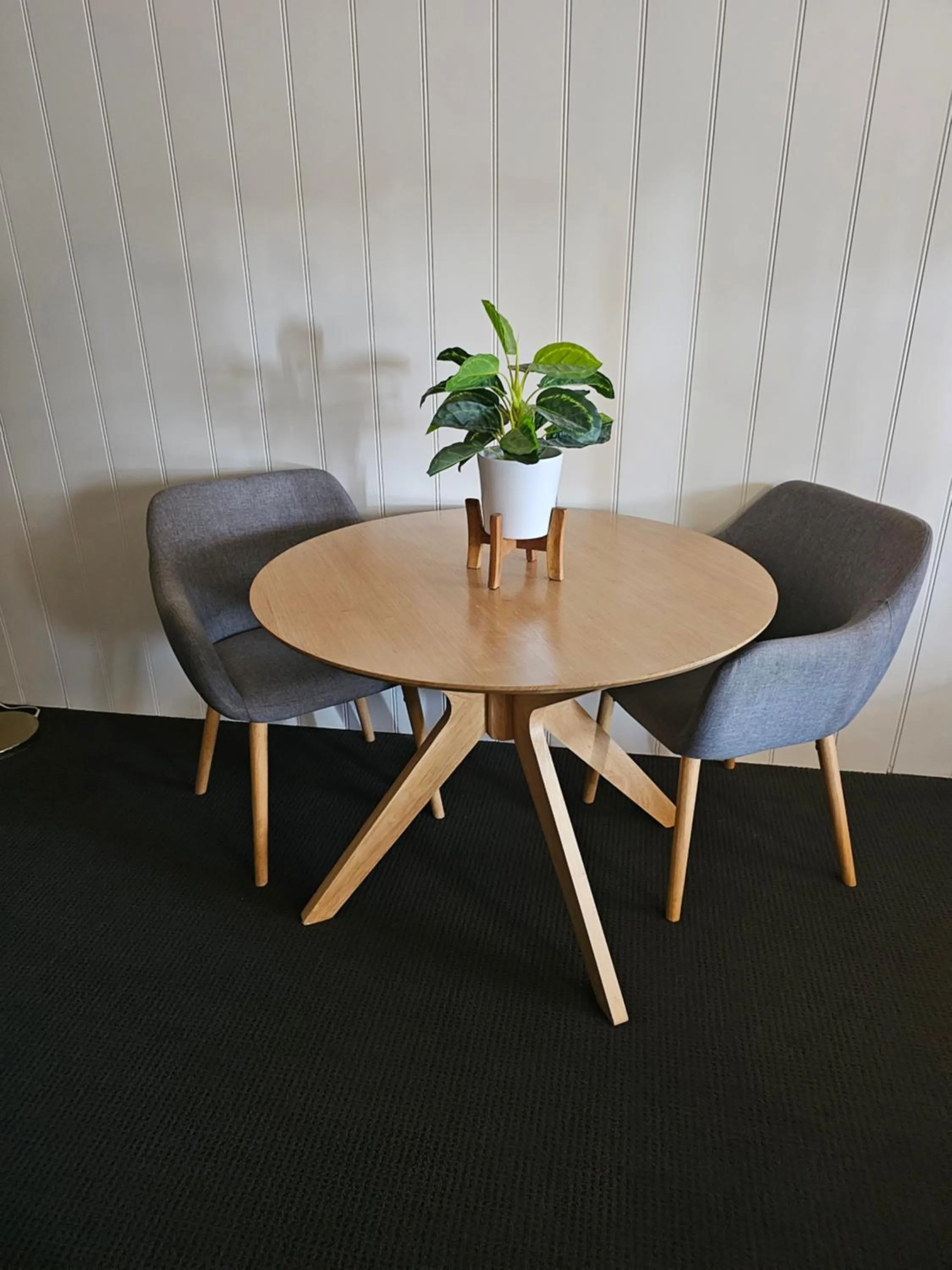 hair dresser in Cameo Inn Motel